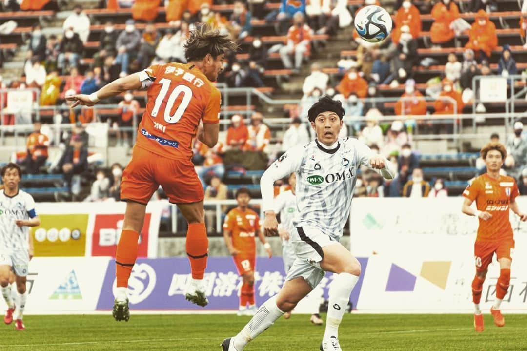 松田力のインスタグラム：「今シーズンホーム初勝利‼︎  やっぱり ホームで勝つのは最高‼︎  応援ありがとうございました‼︎  #ehimefc  #愛媛fc  #松田力  #🇮🇩🇯🇵」