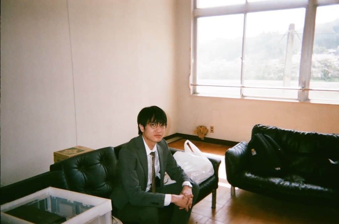 藤原季節のインスタグラム：「最後のブログを書きました。 映画「少女は卒業しない」についてです。 プロフィールのリンクからご覧ください。」