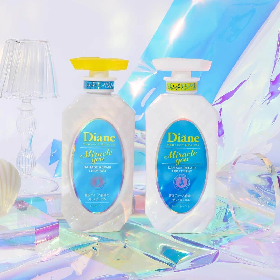 モイストダイアンのインスタグラム：「枝毛(*1)もカラーキープ(*2)もどちらもケア💡  ＼ #青のダイアン ／  トリプルリペア処方でおどろきの補修力！？  ☑︎オーガニックギーオイル(*3)で集中ダメージケア  ☑︎枝毛コーティングで毛先までトゥルンとまとまる髪に  ☑︎カラーキープでカラー後のツヤ髪ずっと続く  枝毛、ブリーチやパーマでの髪の痛みが気になるけどカラーリングは綺麗に保ちたい！そんな方におすすめのシリーズです◎  (*1)枝毛を防ぐこと (*2)コーティングによる (*3)バターエキス（保湿成分)」