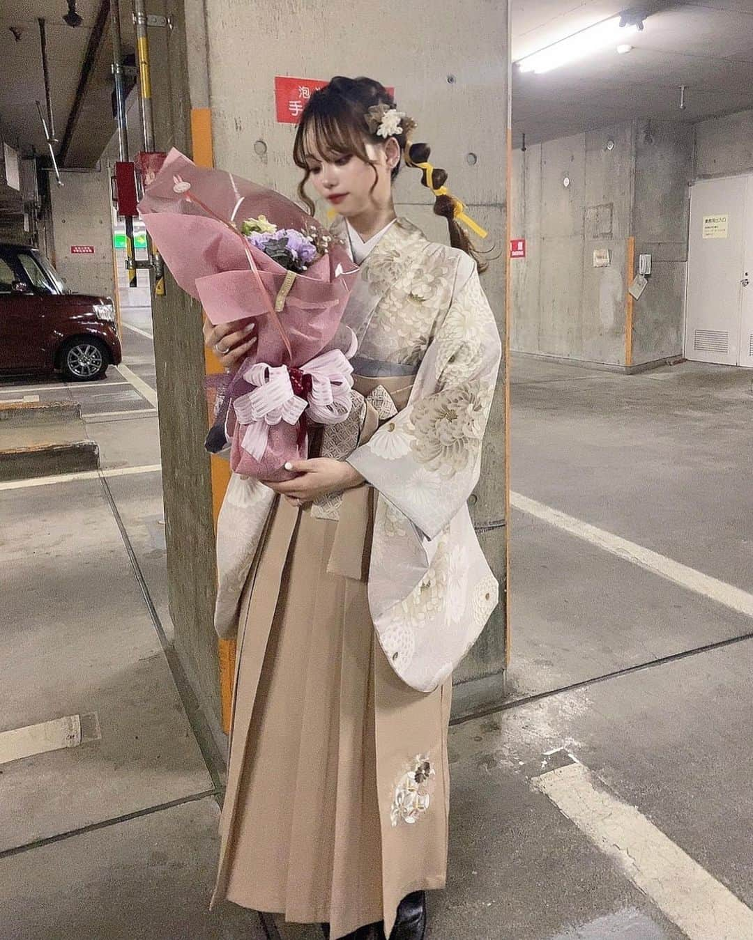 LILIKAさんのインスタグラム写真 - (LILIKAInstagram)「無事に大学卒業出来ました🏫💐 そして、第58回理学療法国家試験も無事に合格することが出来ました🙇 本当に4年間辛いことも沢山あったし 沢山泣いて沢山悩んで来たけど、家族や友達や大切な人に支えられてここまで来ることが出来ました。 沢山応援してくれてありがとうございました!! 4月から理学療法士として精一杯頑張ります✊🏻✊🏻」3月26日 20時41分 - _093024_