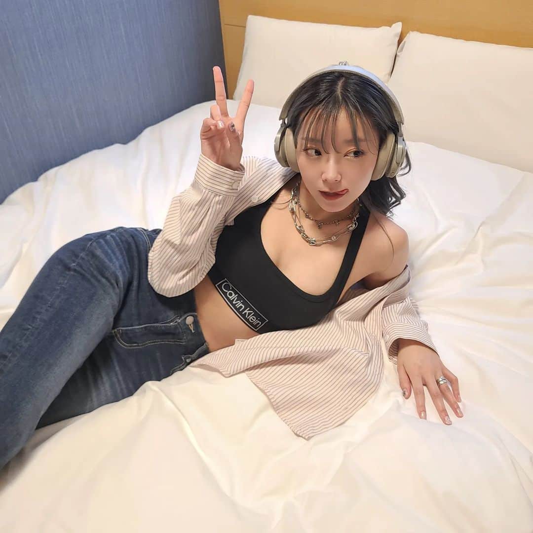 mam（まむ）のインスタグラム：「What is everyone's favorite music?By the way, I like house music these days.🧸」