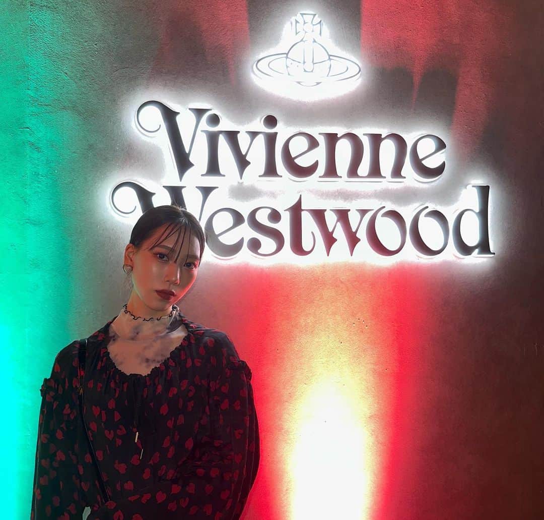 タナカガさんのインスタグラム写真 - (タナカガInstagram)「vivienne westwood青山店の20周年パーティーにお邪魔しました🪐‪🤍 vivienneの可愛いハートのお洋服とカバンに身を包まれて幸せ空間でした。 どんなに時が経っても着たいって思えるそんな魅力が詰まったお洋服達。素敵。  @viviennewestwoodjapan  #viviennewestwood  #VWaoyama20」3月26日 20時47分 - tanakaga.12