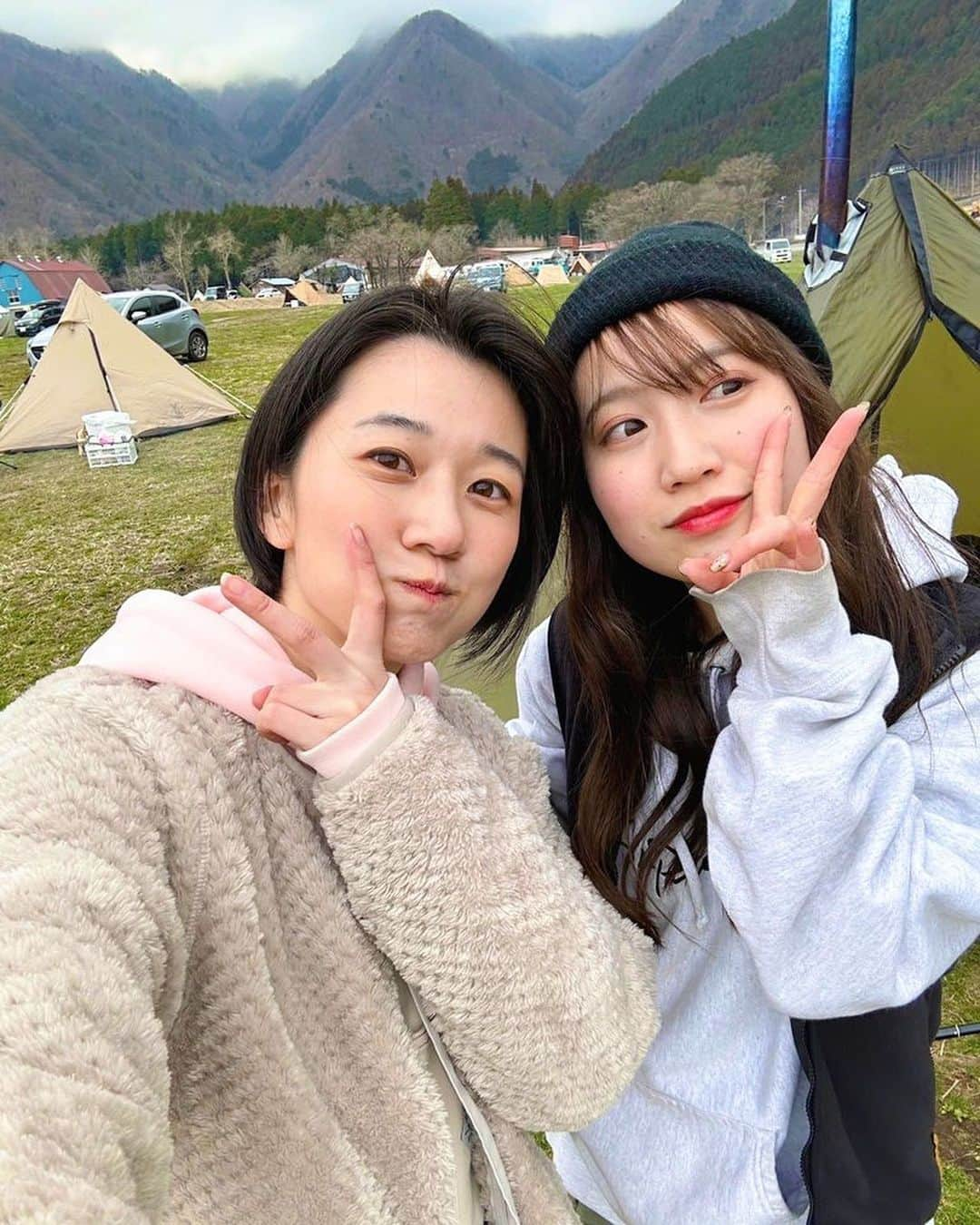 太田唯さんのインスタグラム写真 - (太田唯Instagram)「⛺️ 🍳🔥 はじめての #ふもとっぱらキャンプ場  に行ってきました！🫶   . いつか行きたかった憧れの場所！ そして、 いつかご一緒したかった りおちゃんとの初キャンプでした☺️❤️‍🔥 ｼｱﾜｾ @riocamp_o   . YouTubeに投稿したので ぜひご覧頂けると嬉しいです 😋 冬も終わったし、毎月行けたらいいな〜 アウトドアの春がきた！！🌷  .  #camping #camp #outdoor #mtfuji  #キャンプ #キャンプ女子 #富士山キャンプ #ふもとっぱらキャンプ場 #ゆるキャン」3月26日 20時52分 - yuiohta.official