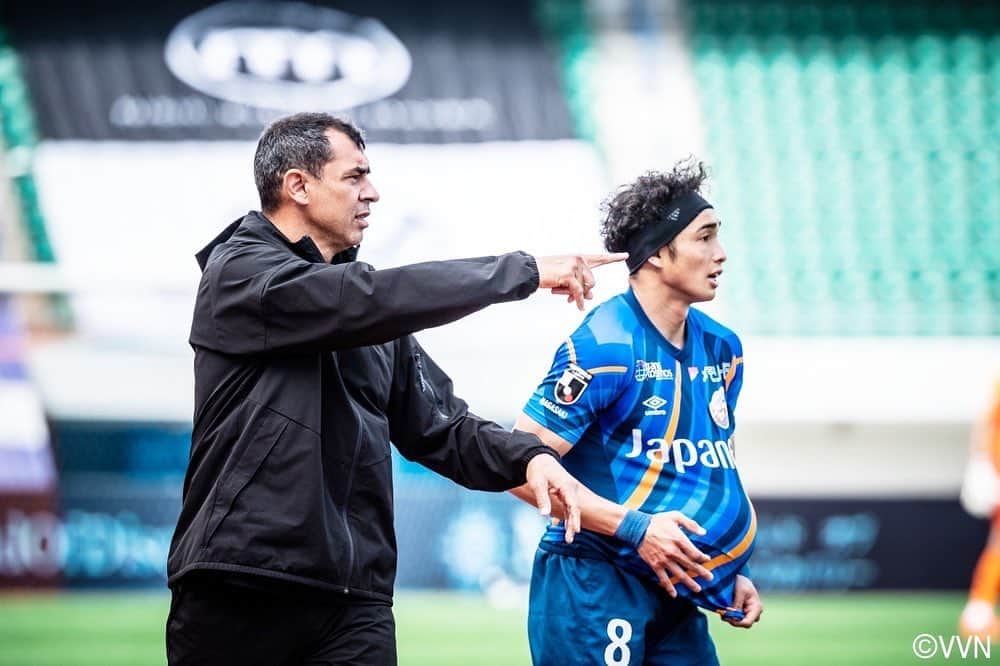 増山朝陽さんのインスタグラム写真 - (増山朝陽Instagram)「応援に勇気とパワーをもらえました！ ありがとうございました！  nice goal ⚽️⚽️⚽️👑ファンマ！ nice assist👟つばさ  今週もいい準備して次も勝ちましょう！  #諦めない#信じる#走りつづける#やり続ける#挑み続ける#vファーレン#8 #msc #第二子誕生日ではございません #おめでとうファビオ」3月26日 21時00分 - asahi_ihasa