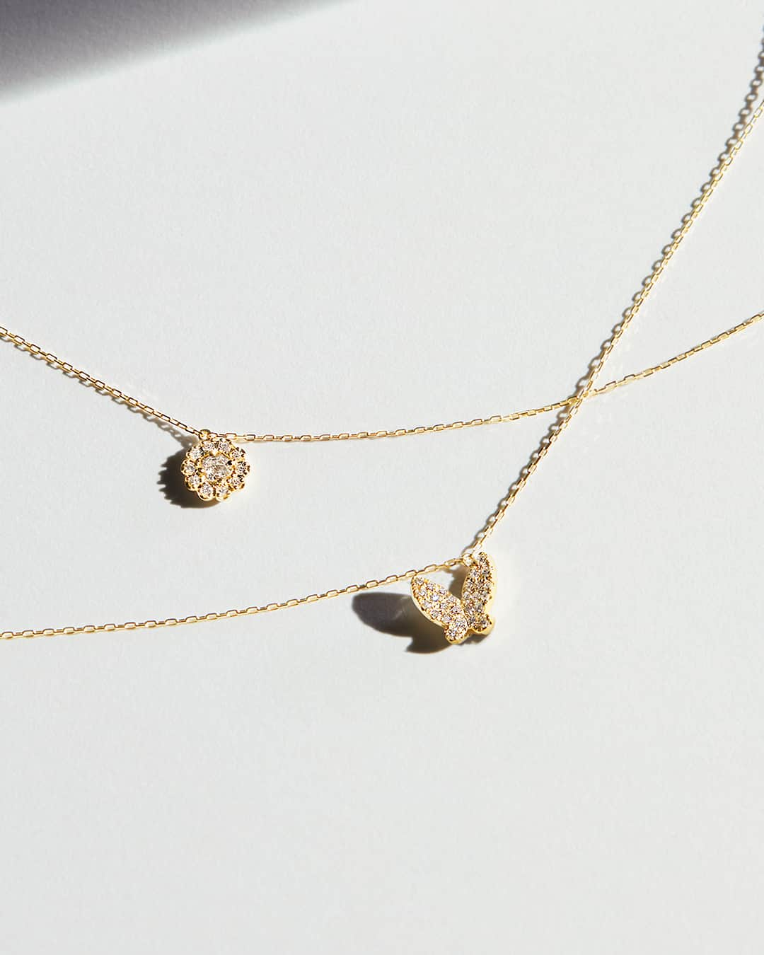 アーカーさんのインスタグラム写真 - (アーカーInstagram)「. 2023 Spring & Summer 「blooming / ブルーミング」 　 繊細なネックレスのレイヤード。デイリーにダイヤモンドを纏って。 　 #AHKAH #jewelry #2023ss #necklace #present #アーカー #ジュエリー #ネックレス #プレゼント」3月26日 21時00分 - ahkah_official