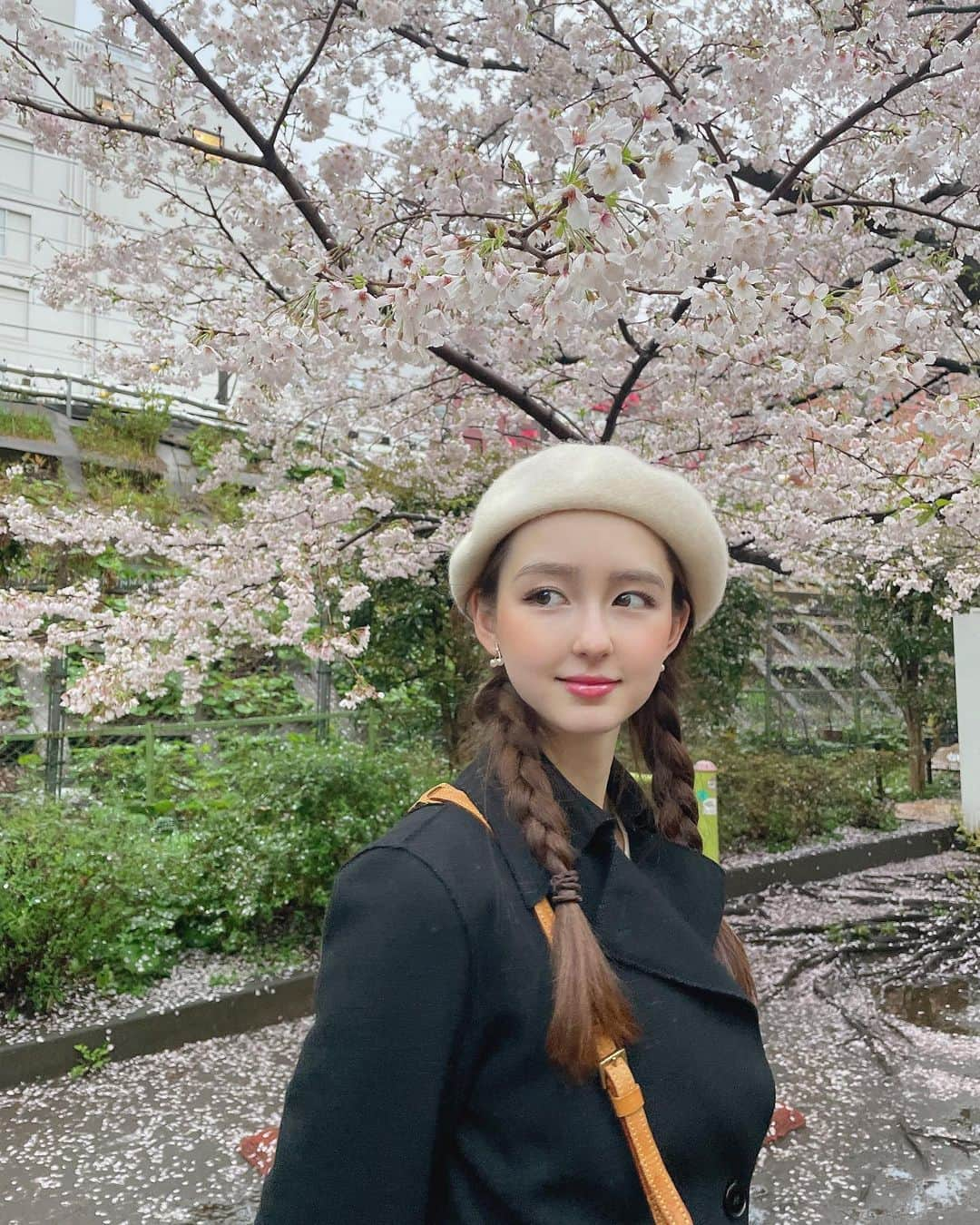 バウエルジゼル愛華さんのインスタグラム写真 - (バウエルジゼル愛華Instagram)「🌸🍃  #桜 #06 #06년생 #myparisstyle #japanstyle #お花見 #coquette #liquem」3月26日 21時01分 - giselle_aika