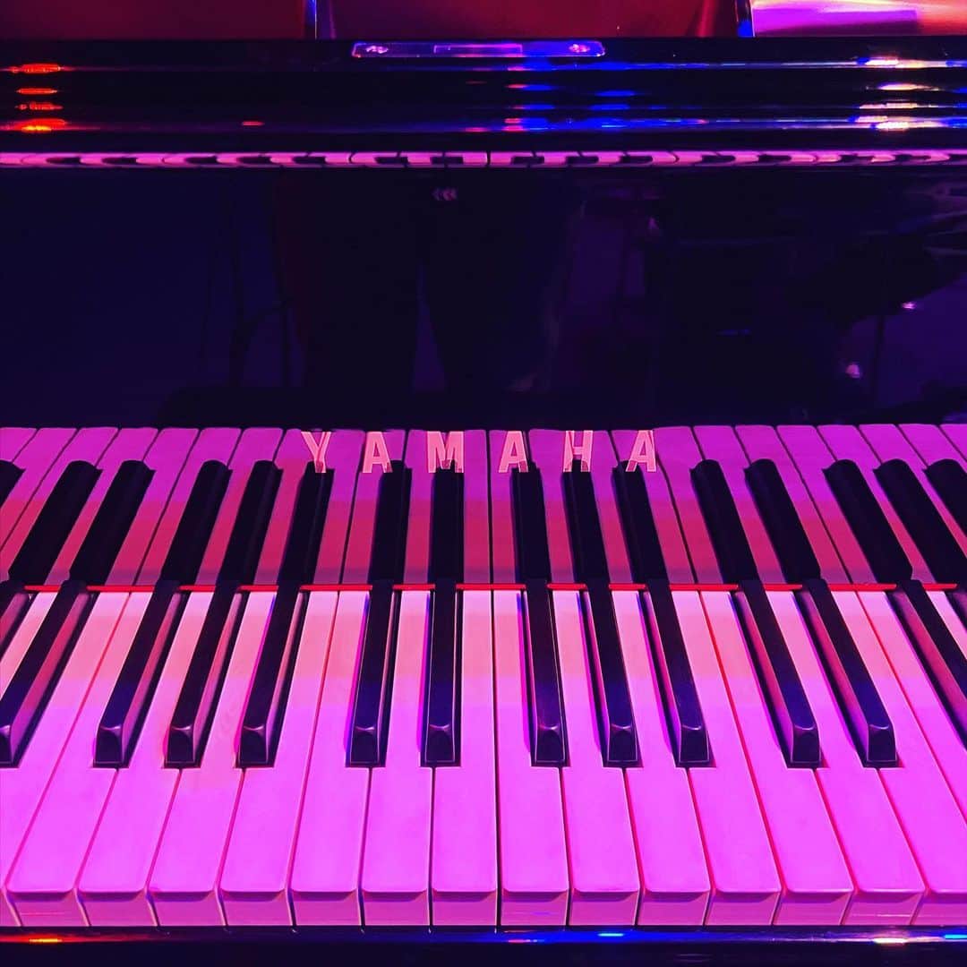 上杉洋史さんのインスタグラム写真 - (上杉洋史Instagram)「3170700 CF #piano #yamaha #venue #todayspiano #instapiano #pianophotography #iwasakihiromi #concert」3月26日 21時04分 - uesugihiroshi