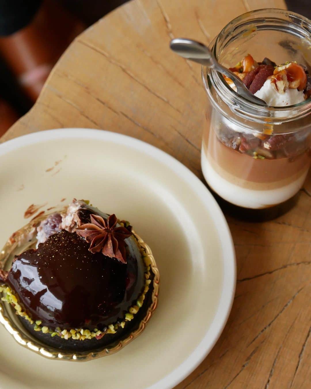 七野李冴さんのインスタグラム写真 - (七野李冴Instagram)「Chocolat magic🍫🍰🤍 @ana_ic_ishigaki_resort   大好きなカフェ、Paletteの今の季節限定のショコラマジック。 どれを食べてもスペシャルで、パティシエさんのこだわりが光る奥深いケーキ達。  特にここのタルトが素晴らしく 何層にもなる生地と、独特な組み合わせが天才的なタルト！  石垣島を訪れたら絶対に食べてほしい パレットのケーキ。  素敵な空間で美味しいケーキをいただくとっても贅沢な特別時間がオススメです🤍  #anaintercontinentalishigakiresort #ishigakijima #ishigakiisland #palette #石垣島グルメ #石垣島カフェ #石垣島観光スポット #石垣島ホテル #カフェ旅 #フルーツタルト #ケーキ #risastripinokinawa」3月26日 21時05分 - risaaxoxo