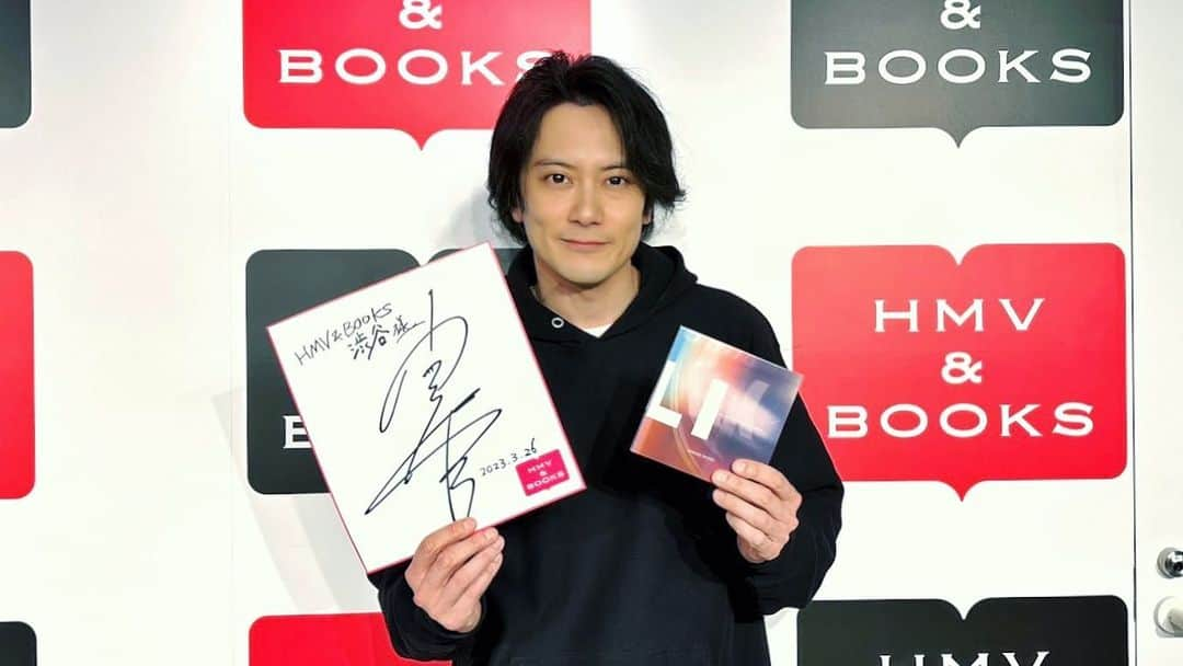 小西遼生のインスタグラム：「リリース記念イベント HMV&BOOKS渋谷 終了いたしました！  #Thesparkleoflifeislikeabubble 略称は #泡泡 #泡々 になってしまった。 どう見ても酒かな？って感じなので いっそもう #しゅわしゅわ にしようか？  というわけで ニューアルバム  #しゅわしゅわ リリース記念イベントHMV渋谷 沢山のご来場ありがとうございました🫧」