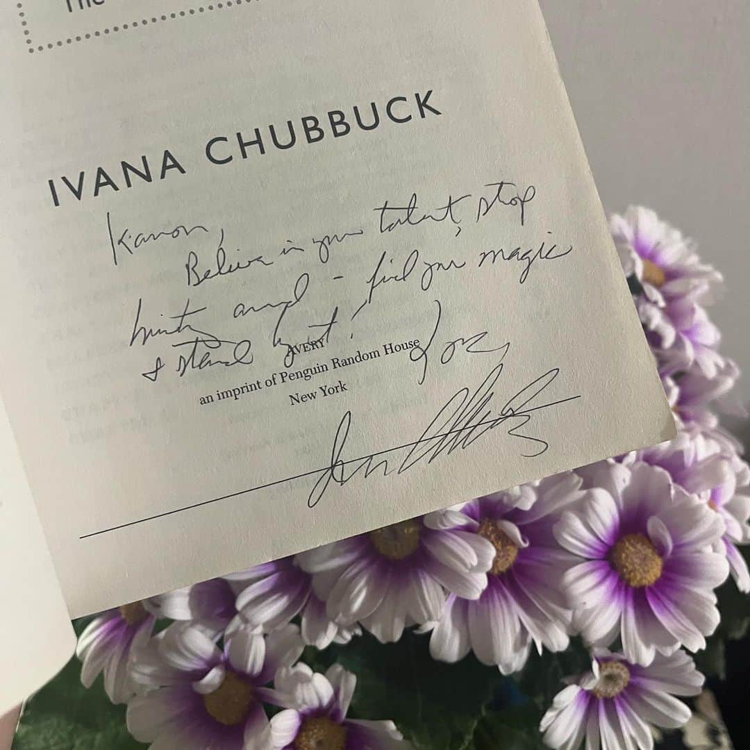 涼海花音さんのインスタグラム写真 - (涼海花音Instagram)「Ivana Chubbuck 東京WS  イヴァナチャバックはハリウッドの演技コーチで、去年私がアメリカの留学中に実際にハリウッドのスタジオでそのクラスを見学させてもらいました 今回ご縁があり、二日間に渡る彼女の来日ワークショップに参加させていただきました。  課題を2週間前にもらい、それのリハをして当日数百人の見学者の前で披露する。1日目終了後はもらった修正をもとにまた２日目に備える。今まで経験もしたことないようなワークショップで、頭がパンクしそうでした笑 イヴァナのテクニックはたくさん時間を使い、たくさん自分自身と向き合うことができます  シーンパートナーは現地でイヴァナから直接指導を受けている大志さん！ 一緒に映画Birdmanの中のシーンを、英語で演じました。 未熟な私をたくさん導いてくれて頼もしかったです！！ ありがとうございました☺️  とても貴重で大切な経験だったのでシェア🫶🏻 いつかLAでも受けられますように🫶🏻 @ivanachubbuckstudio」3月26日 21時06分 - kanon_1228