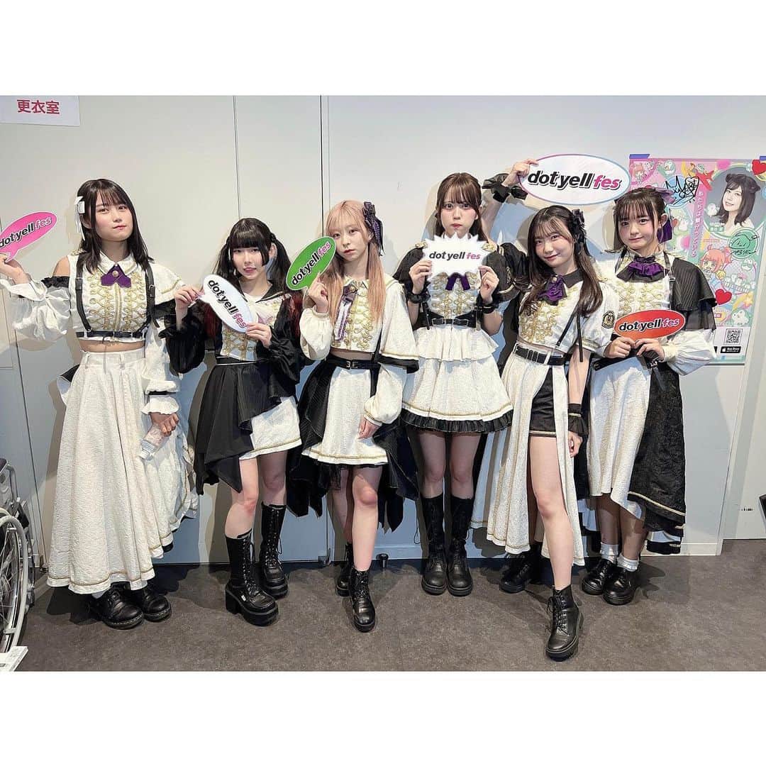 のインスタグラム：「dot yell fes ありがとうございました！🌙 今日は衣装交換をしてみました~  誰が誰のを着ているかわかりますか~？？ 3月もありがとうございました！」