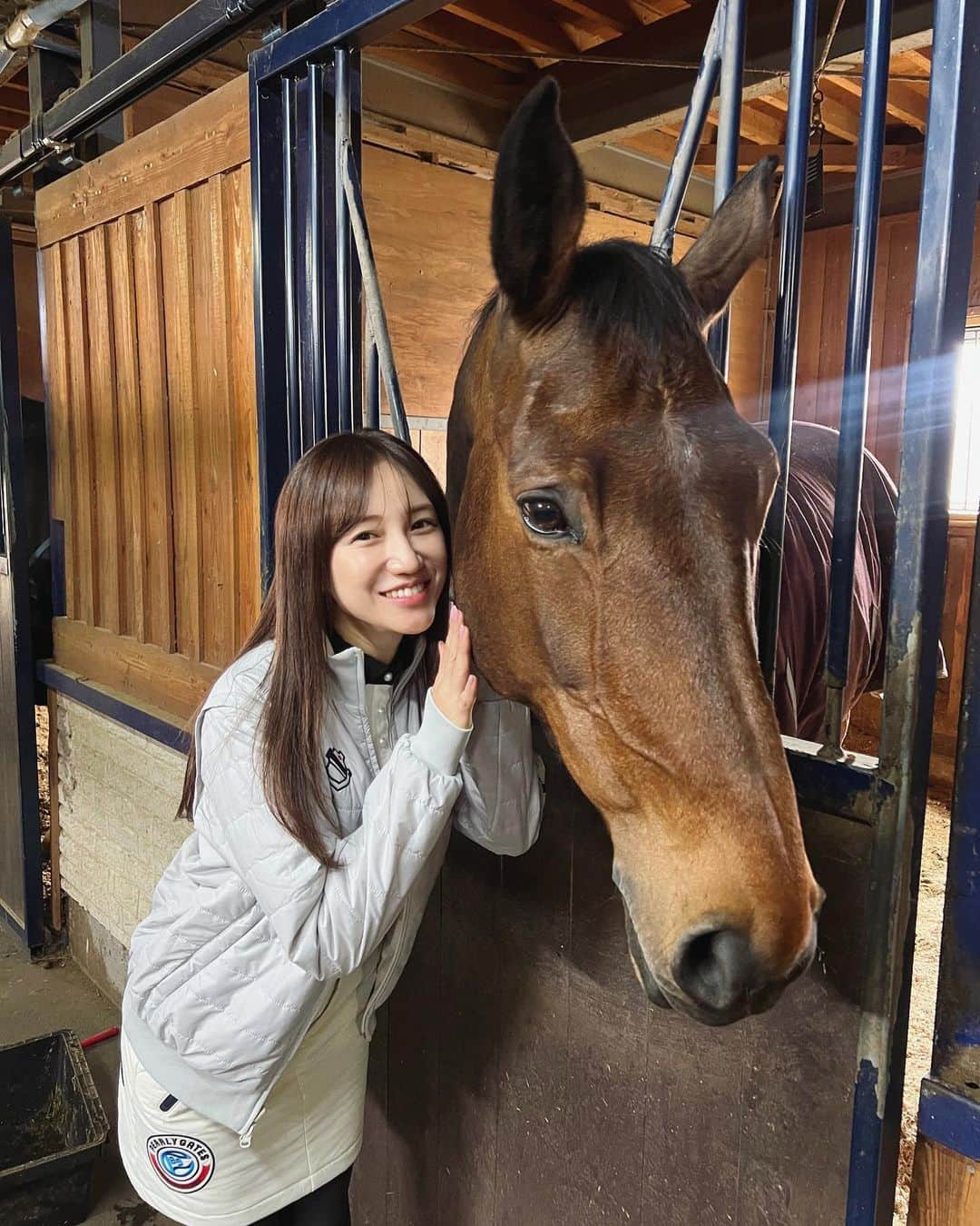 森川侑美のインスタグラム：「山梨県北杜市小淵沢まで 行ってきました🐎⛰⛲️  あいにくのお天気でしたが たくさんの人＆動物に出会えた 心温まる旅になりました🥰  3月も残すところあと5日..! 駆け抜けましょう😵‍💫🍥🍥  #小淵沢#春#馬#可愛い😍 #house#🐴」