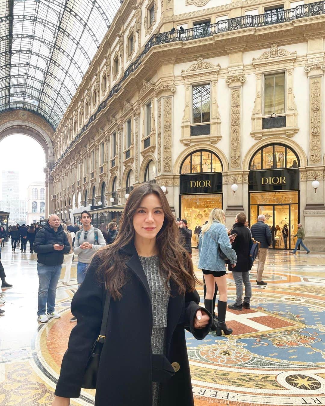 英里子のインスタグラム：「🇮🇹🍕🍝  #イタリア #italy #milan #ミラノ　#galleriavittorioemanuele」