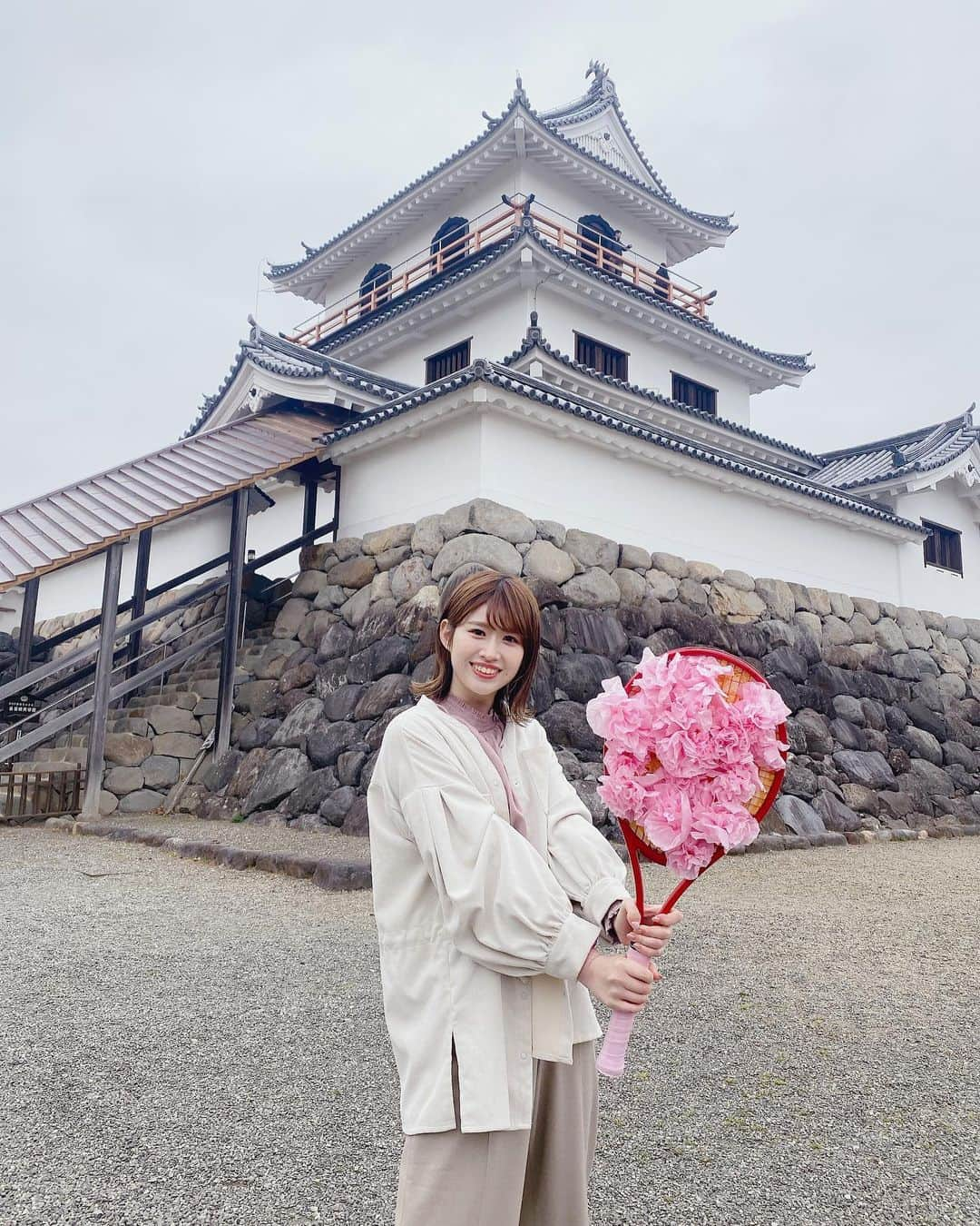 佐藤朱のインスタグラム：「白石城🏯✨ 桜の名所でもありますね！ 満開の時期、天守閣からの眺めも最高なんだろうなぁ！ #白石城 #桜 #宮城 #私の手元はひと足先に満開」