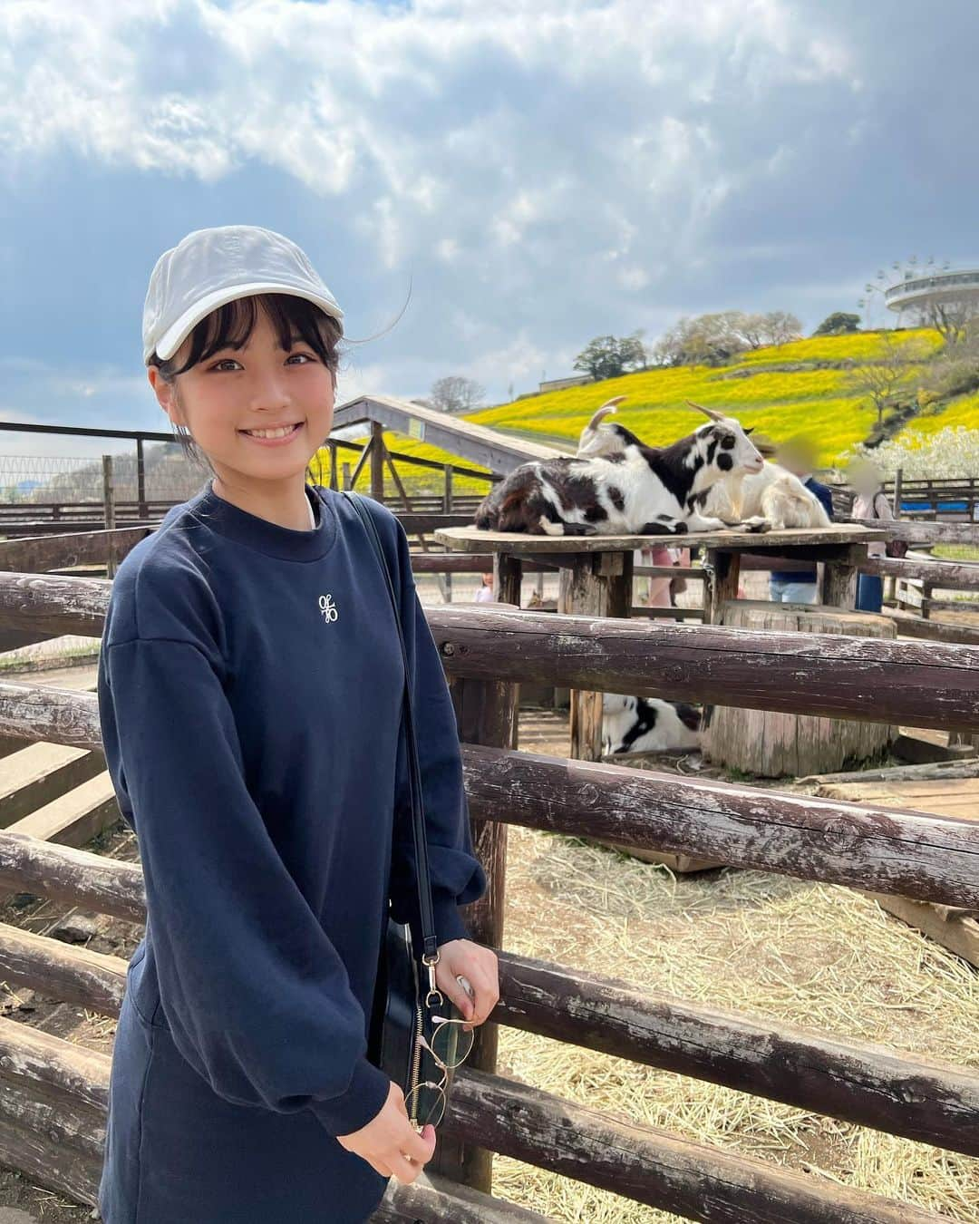 竹下優名さんのインスタグラム写真 - (竹下優名Instagram)「マザー牧場に行ってきたよ🐄‪🌱‬ 色んな種類のお花があって、景色がすごく綺麗だった〜💐✨ 途中で食べたアイスがめちゃ美味しかった‪🍦‬♡ ふれあい広場で、かめ見てたら羊がかめの甲羅かじっちゃってびっくりした🐢🐑  #マザー牧場#🐄‪🌱‬#千葉 #かめ#羊#🐢#🐑 #olivedesolive#オリーブデオリーブ #ニコプチ#プチモ #竹下優名 @nicopuchi_official #jc1#09 #スターダストプロモーション」3月26日 21時36分 - yu_na0114.official