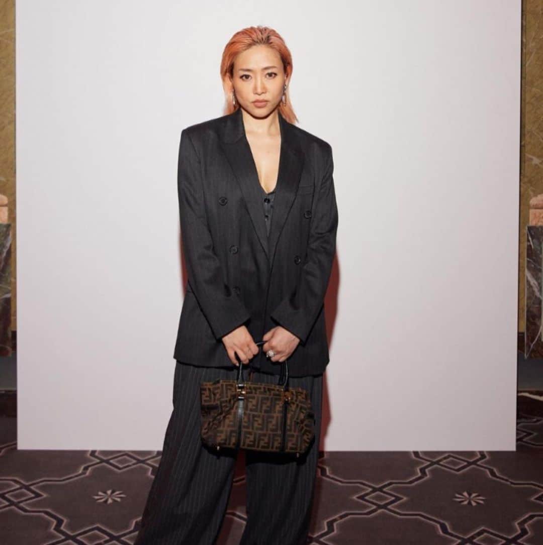 のインスタグラム：「Merci @dinhvanparis pour m’inviter à une belle soirée ❤️ 素敵な @dinhvanparis のジュエリーと、とってもパリなゴージャスな空間のパーティーでした😍✨」