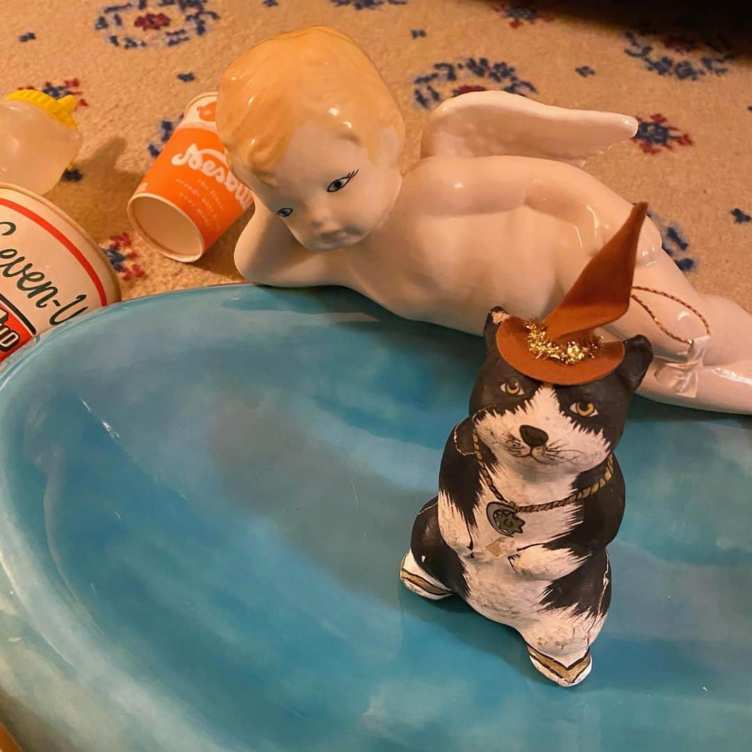 ネオンムーンのインスタグラム：「뽀둥이 닮아서 데려옴...🐈‍⬛...♡」