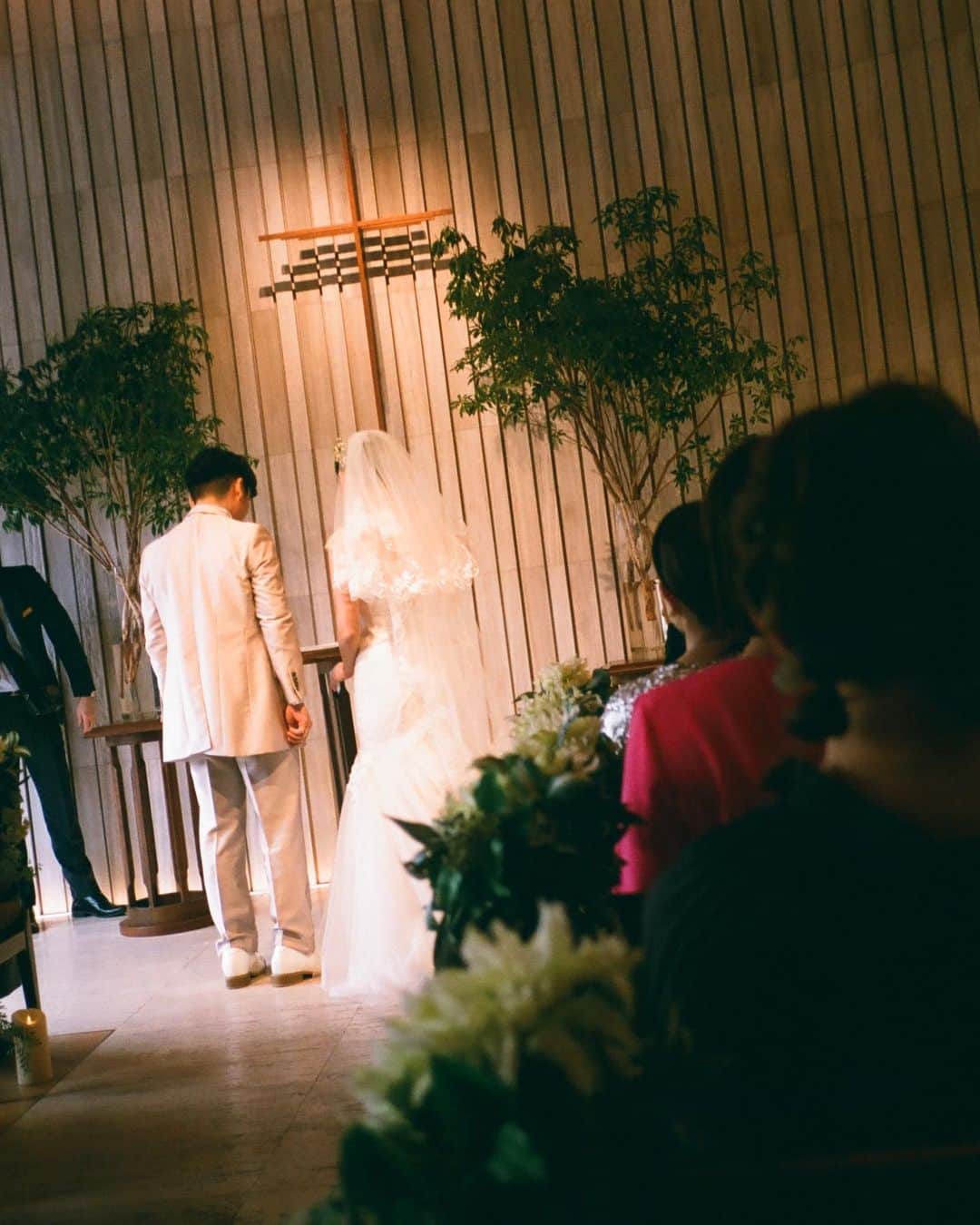大政絢さんのインスタグラム写真 - (大政絢Instagram)「先日、大切な友人 @miyamoto_yuri_  の結婚式がありました👰‍♀️✨  出会ったのは10代の時。20代を一緒に過ごしお互い30代になり、色んな変化がありました。常に連絡を取り合っているので私のことは何でも知っているんじゃないかな😂  そんな大切な大切な友達の結婚式。 ドレス姿を見た瞬間から涙が止まりませんでした🥺✨  そして、ダイエットもたくさん頑張っていたのでのんちゃんとお疲れ様会を🍷✨ピザにパスタと美味しいご飯をたくさん食べてまた幸せ充電✨  由梨ちゃんいつもありがとう❤️  ❤️❤️❤️」3月26日 21時41分 - aya_omasa_official
