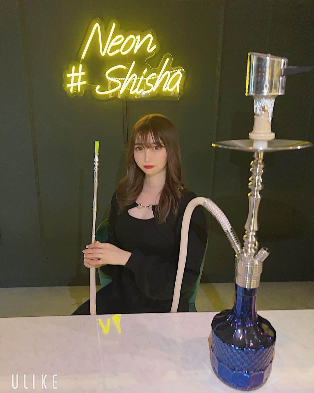 のインスタグラム：「⤵⤵⤵  @pukupuku_neon.shinjyuku さんの紹介です✨️✨️  新宿歌舞伎町にpukupuku NEON シーシャさんに お邪魔させて頂きました𓂃🎀𓈒𓏸  内装がお洒落で店員さんもとてもフレンドリーで シーシャも、吸いやすかったです💖  是非行ってみてください〰︎︎  #歌舞伎町 #歌舞伎シーシャ #シーシャカフェ  #シーシャバー #neonshisha #シーシャ女子  #いいね大歓迎 #いいね返し̈ #좋아요 #좋아요반사」