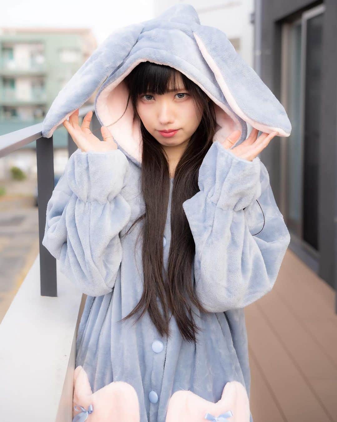 のインスタグラム：「一人寝だとうさぎさん寂しくて死んじゃうかもよ？ . #ルームウェア　#うさぎ　#うさみみ　#うさみみ女子　#ルームウェア女子 #kawaii #kawaiigirl #スタジオ撮影　#マシュマロ撮影会　#ポートレート　#ポートレート好きな人と繋がりたい #コスプレイヤー」