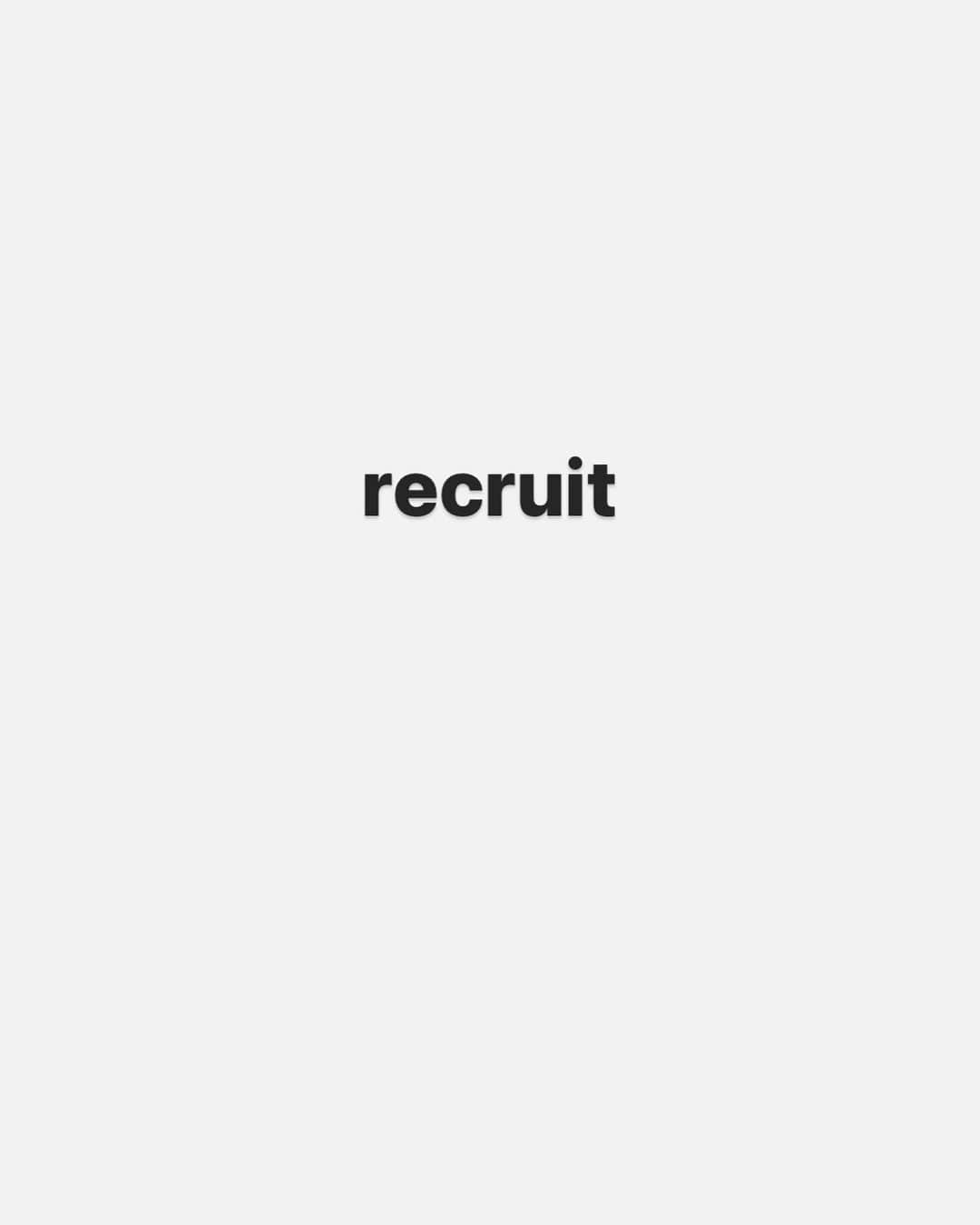 MORIZO カラースペシャリストのインスタグラム：「【recruit】 この度、アシスタント(1名)の募集を致します。  【 応募条件 】 美容師免許保持者(年数の指定無し) 採用の基準は技術ができるというよりかは人柄、美容に対しての想いを重視しております。 技術のレッスンは入社後にしっかり行います。  【 受付期間 】 随時 履歴書が届き次第面接、採用者が決まり次第締めきらせていただきます 【 必要書類 】 ○顔写真付き履歴書 ○全身写真1枚 (Instagramアカウントもお持ちでしたらご記入ください。)  ※電子履歴書でも可(形式は問いません。ご希望の方はDMにてURLをお送りください。)  必要書類が届き次第、こちらからご連絡させていただきます。  【 福利厚生 】 ○基本給  アシスタント 〜200000円(昇給後)+(入客・店販手当)  【 待遇 】 ・社保完備 ・交通費支給(1.5万円まで) ・住宅手当有り(1万円) ・撮影モデル代会社負担(査定あり)  【休日】 ・月間8日休み ・有休、長期休暇有り  (夏季休暇7連休まで可能(3.7.12月以外)) ・年末年始5連休  【応募方法】 150-0002 東京都渋谷区渋谷3-26-17  VORT 渋谷7階　 ALT 森田宛  までご送付ください。  その他条件等、お問い合わせは  @morita_masahirまでDMください！」