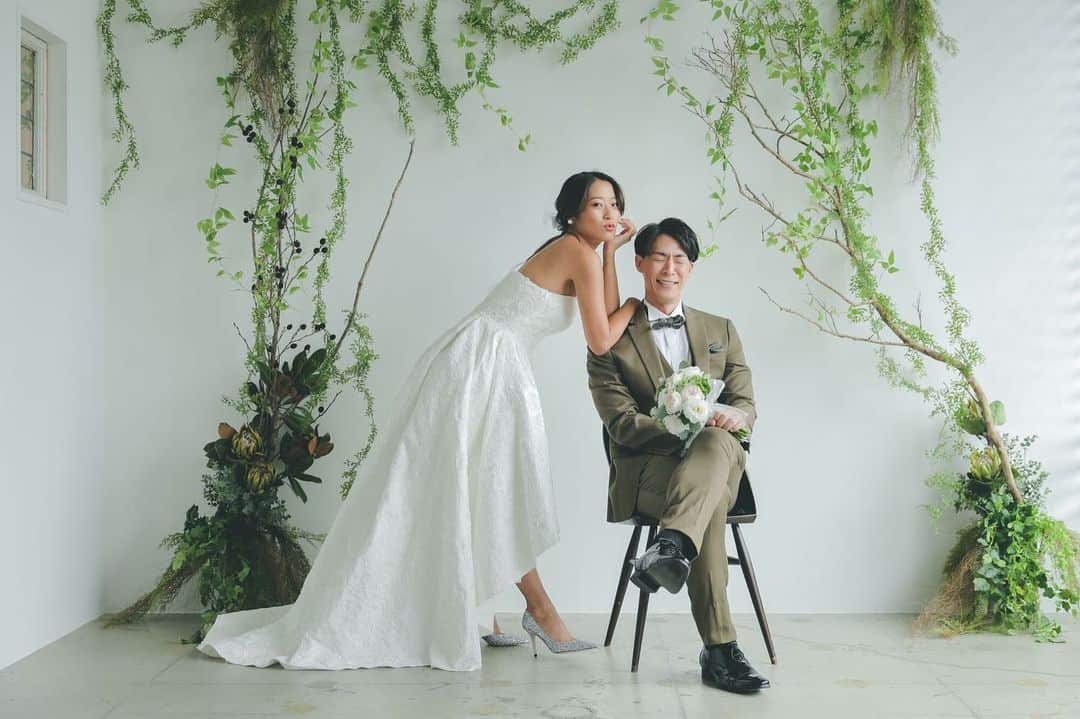 上野智子さんのインスタグラム写真 - (上野智子Instagram)「結婚記念日❤︎ 本当にあっという間の1年だった。  家族が増えた新たな1年、どうなるかな。楽しみだな:)  #0326 #weddingphotography #入籍日 #前撮りドレス #結婚2年目 #ウェディングフォト」3月26日 21時56分 - tomokoueno