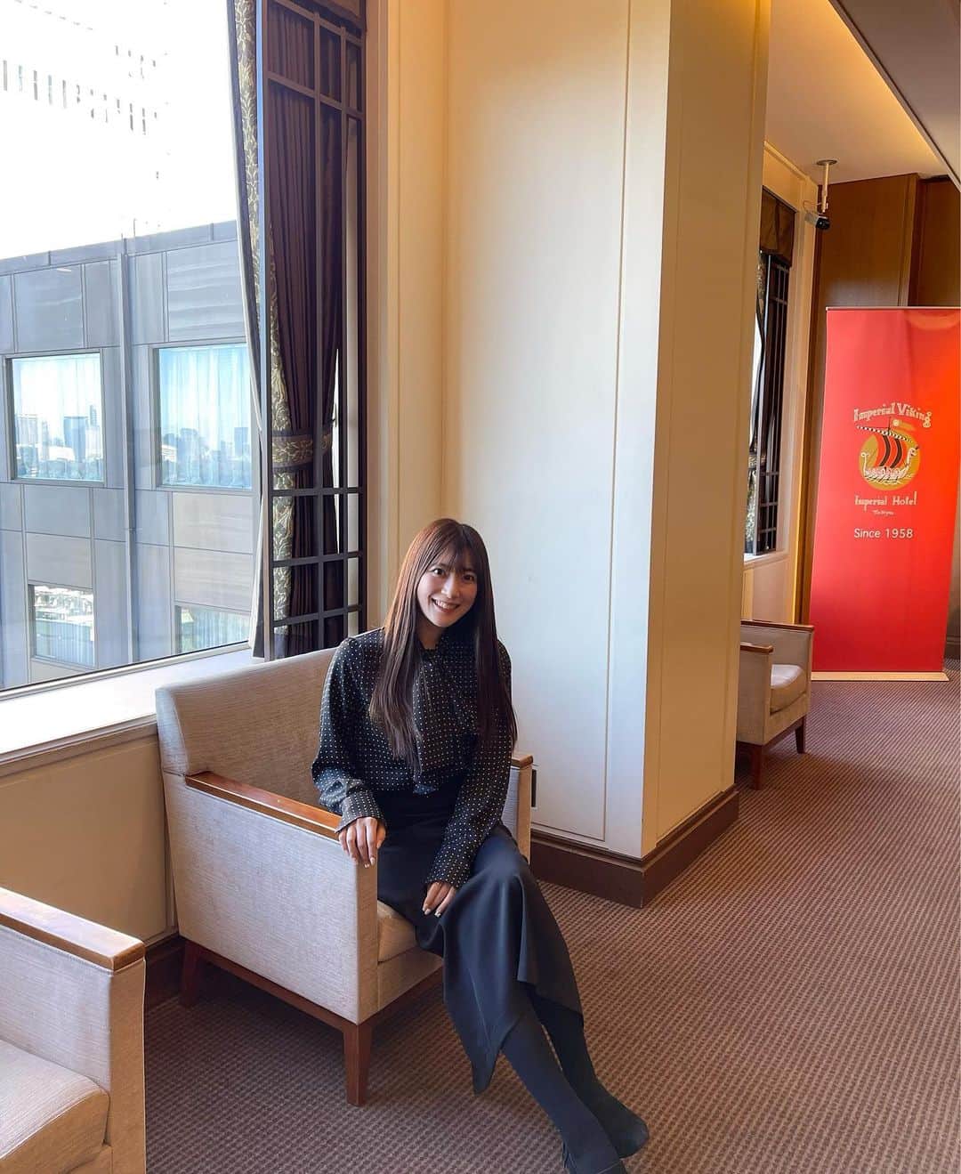 小泉里奈のインスタグラム：「帝国ホテルでお茶した日。♡  #アフタヌーンティー #帝国ホテル #帝国ホテル東京 #日比谷カフェ #銀座カフェ #東京カフェ #東京カフェ巡り #ヌン活 #下午茶 #afternoontea #imperialhotel #imperialhoteltokyo #onthetable #teatimes #tokyocafe #strawberryseason」