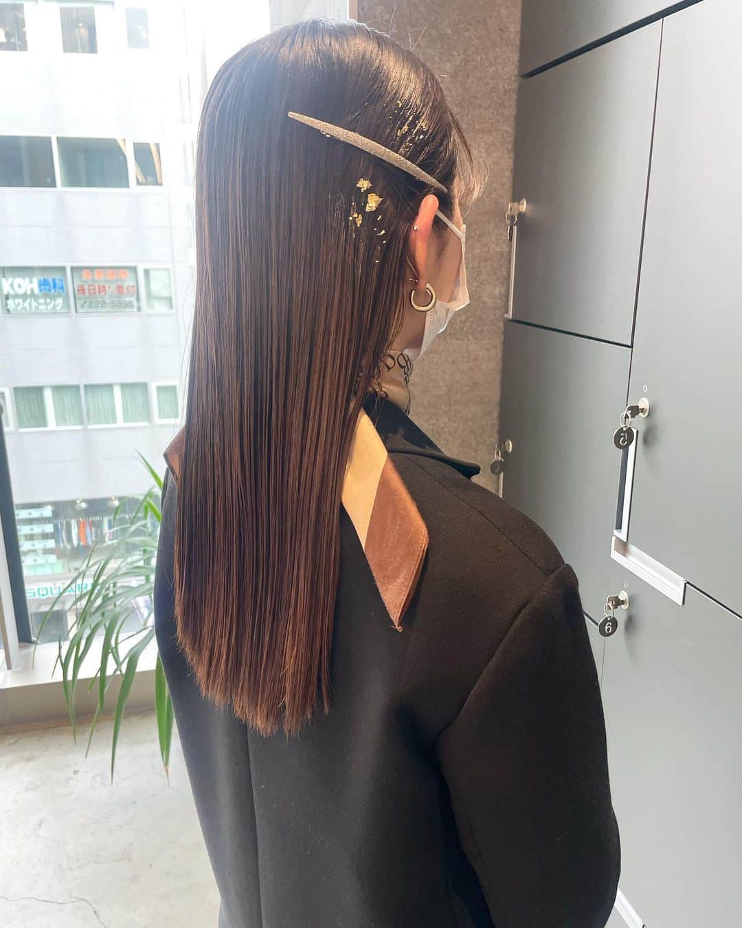 YUMIKOのインスタグラム：「お呼ばれアレンジ ジャケットの色と ヘアとアクセと 何パターンか持ってきてくれて 相談してくれたの楽しかった☺︎ おまかせありがとう  お洒落〜  こういうのすきです  #結婚式ヘアアレンジ#札幌美容室#札幌美容師#sknow#ヘアアレンジ#お呼ばれヘア#결혼식#헤어#前髪パーマ#좋아요#卒業式ヘア#홋카이도」