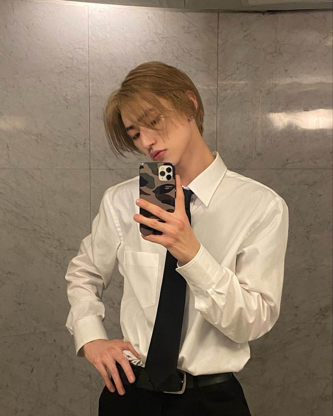 キム・ボムのインスタグラム：「みんな卒業おめでとう🖤」