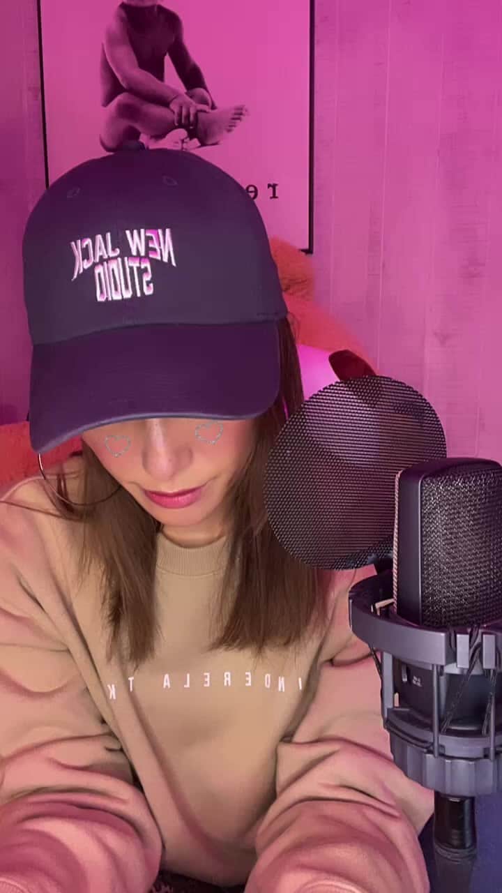 片桐舞子のインスタグラム：「配信機材がバグってて、音出てないのに出てると思ってずっと歌ってたw  恥ずかしい🫣🫣🫣🫣🫣  3/29リリース「東京」試聴会day3 でした🌸 （冒頭20分くらい私がバタバタしてるだけでごめんw）  また明日も、夜21時頃にお会いしましょう🙌🏼  #mays」