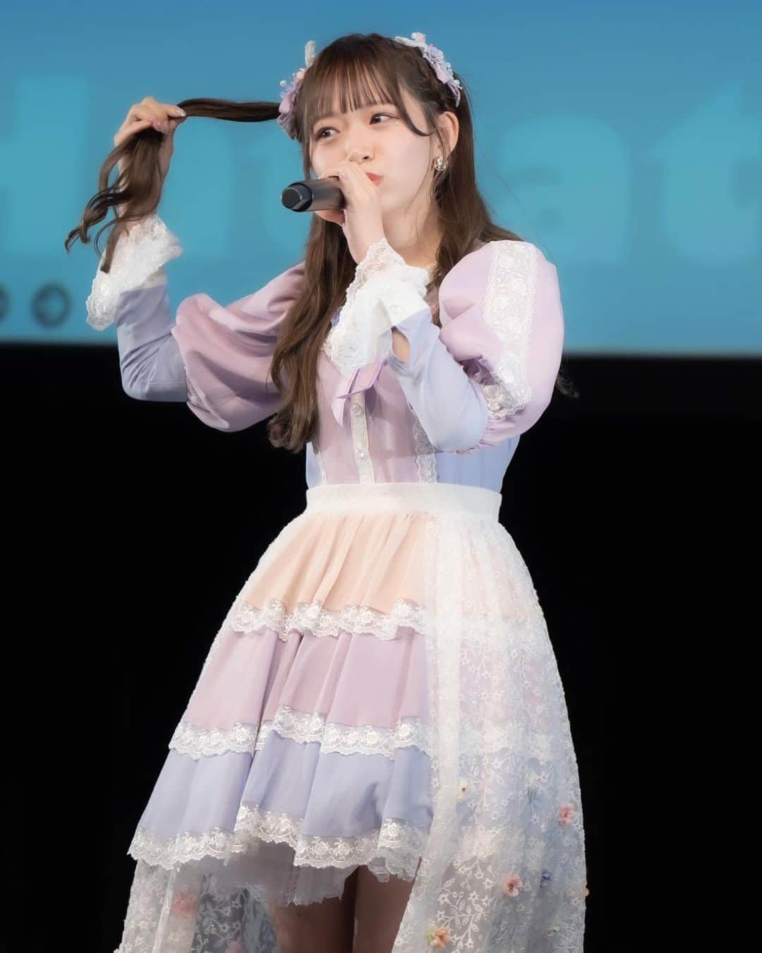 畑美紗起のインスタグラム：「ばちばちにアイドルじゃないか！？🌸🎀💕  きのうは生誕祭ありがとうございました💐  1人で歌うのは難しい〜〜〜 と思いつつもやってみたかった…！！  ゲストを呼んでアイドルしたいなど わたしのやってみたい！これ叶えたい！ などなどがたくさん詰まったライブになりました🫶🏻  チケットを買って来てくださった みなさんほんとうにありがとう🥹💞  やっぱりライブはたのしくて 幸せな時間を噛み締めました💐  みなさん本当に温かく、盛り上がってくれて 最後までたのしくて優しさを感じました🍰  だめなところもあったのだけど、 ゲストのみんなとスタッフさん方に めためた支えられてできたイベント🎤  周りの方々に感謝しかないです😭  ファンの皆さんも来てよかった って思ってもらえてたらいいな🌸  またやりたいっ！！！  みんなのことがだいすきだ🫶🏻  #畑美紗起生誕祭 #畑美紗起  #アイドル #アイドル衣装 #生誕祭 #衣装」