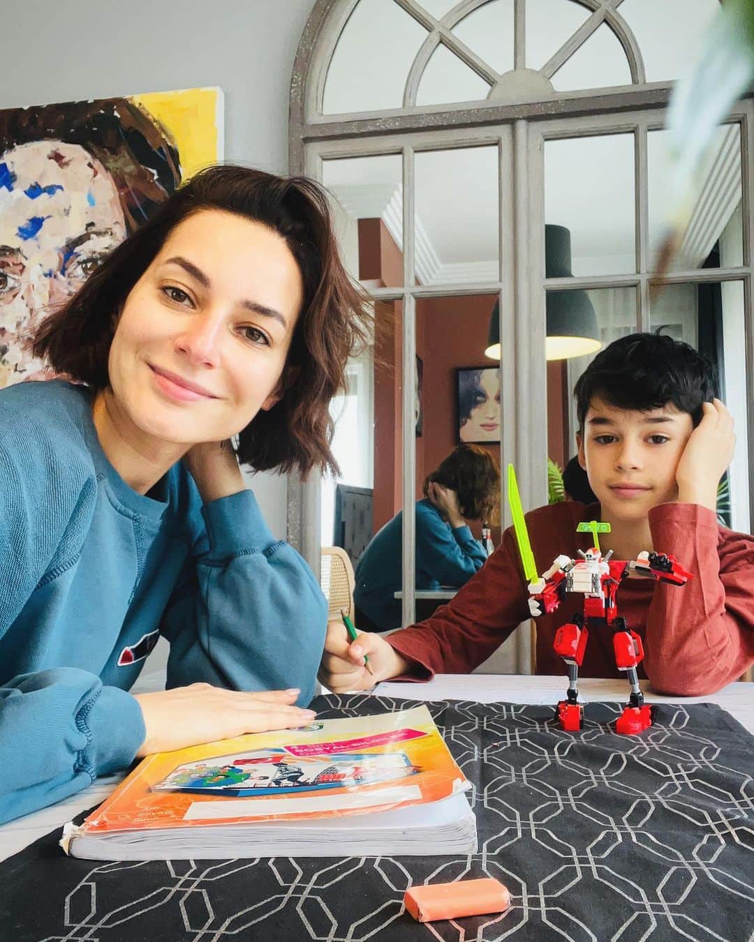 Sedef Avciのインスタグラム：「Yıllarca ders caliştığımız yetmedi sil baştan bir daha mı arkadaş!!!Pazar gibi Pazar anlayışım bu değildi gerçekten.📖」