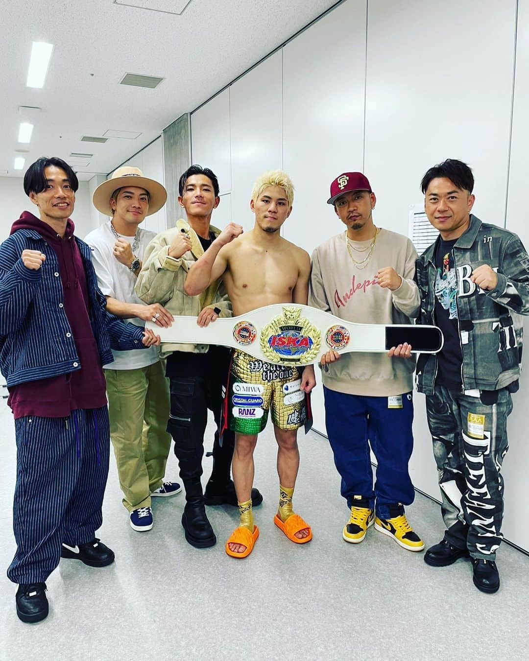 GSのインスタグラム：「2023.3.26🥊  「漢」原口健飛 ISKA世界ライトウエルター級新王者✨  選手としても漢としても格好良い姿を見せつけられた👏 彼のストーリーはまだ始まりの途中。 もっと凄い景色を見せてくれる漢、原口健飛を心からリスペクトし、応援し続けます‼️  @h_k_fft ありがとう🙏 最高です‼️‼️  #原口健飛  #dobermaninfinity」