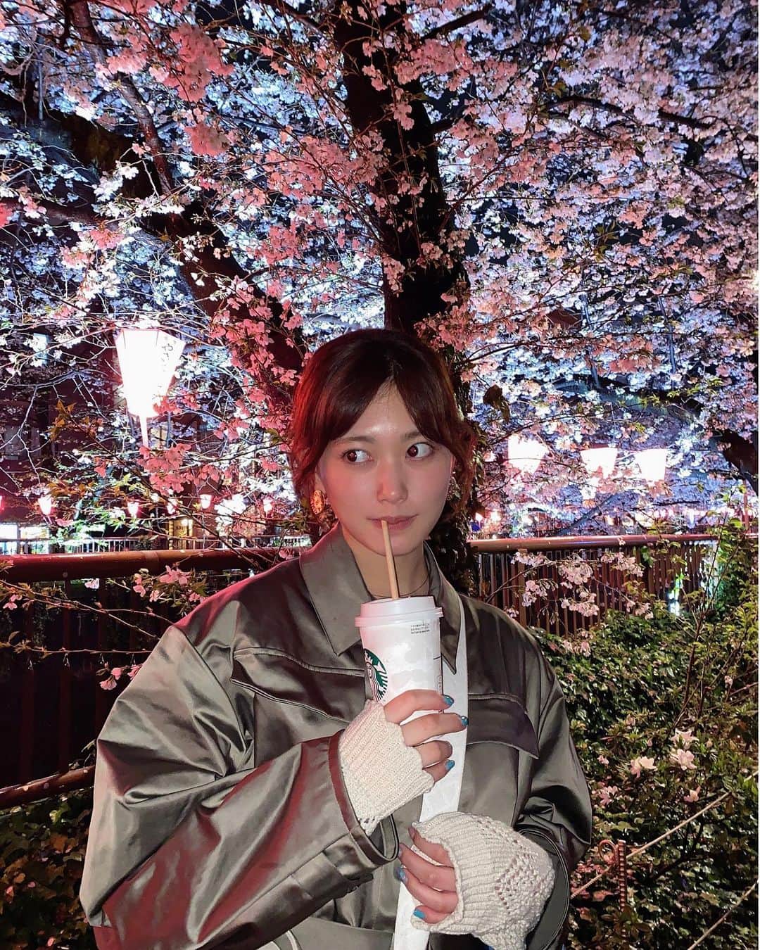 伊藤純奈のインスタグラム：「. 綺麗な桜みれた！ 桜をバックにいい感じの お写真も撮れた！撮ってもらった！  @futaba_tachibana_tpd   🌸」