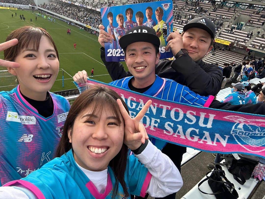 上杉あずささんのインスタグラム写真 - (上杉あずさInstagram)「. . 惜別の時ぃぃぃい😭😭😭 ポークス発足当初からチームを支えてくれた射矢くん、伊福くんの転勤🥺🥺  草野球と言えど、真剣に全力で楽しく野球をする場所が出来て、ここまでやってこられたこと、改めて嬉しく思います。みんなの力なくしてはたどり着けませんでした。社会人になってから出会えた素晴らしい仲間、本当に不思議な素敵な縁で、出会えた最高の仲間🙌  たくさん助けられました。本当にありがとう！！！ 寂しくなるけれど、またいつかみんなで野球しましょう！杯を交わしましょう🥂𓈒𓏸︎︎︎︎  2人の新天地でのご活躍を願ってます⭐️  私も大切な場所であるポークスを守れるよう、発展させていけるよう、仕事やハニーズの活動とも両立して、より一層頑張ります🔥  別れではあるけれど、これからもどうぞよろしくね☺️🤝  ポークス初試合の時の円陣貼っときます🐷🧡 何かと初々しい🫣🫣  射矢くん、伊福くん、達者でなぁ！！！  #福岡ハードバンクポークス #軟式野球 #草野球 #草野球チーム #福岡草野球 #新日本軟式野球連盟 #weareporks #hbporks #hardbankporks」3月26日 22時19分 - azumacks