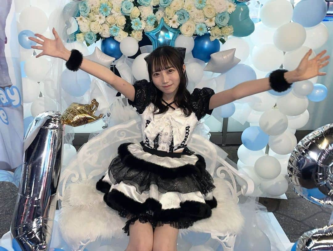 春海りおさんのインスタグラム写真 - (春海りおInstagram)「春海りお 19th BirthdayLive ありがとうございました🎂🖤」3月26日 22時19分 - rio_harumi