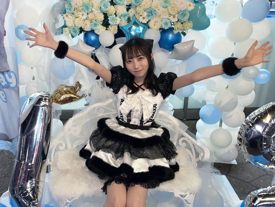 のインスタグラム：「春海りお 19th BirthdayLive ありがとうございました🎂🖤」