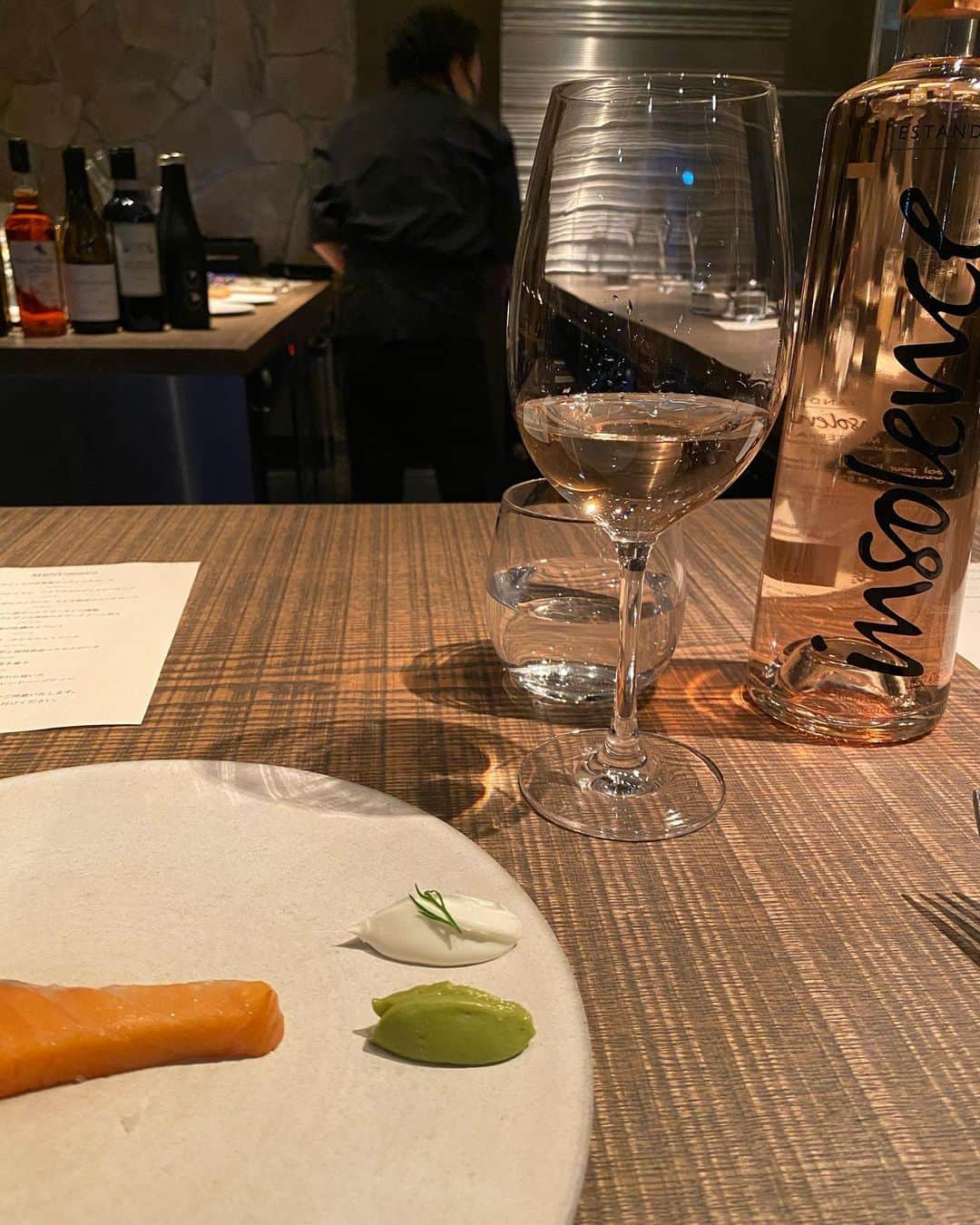 山田桃子さんのインスタグラム写真 - (山田桃子Instagram)「最近はもっぱら🥂 .  ワインは、 健康にも期待されているお酒🥂  私は最近、白ワインが好き。  〜 白ワインは、赤ワイン以上に、 「有機酸」が豊富に含まれていて、 強い殺菌効果が期待されています✨  むくみの予防・改善に役立つ 「カリウム」も多く含まれています！ 美容の為にワインを飲む方も多いですよね♡ 〜  もちろん、 適量飲むことで効果を発揮🧡  1日のアルコール目安摂取量 ワインの場合は、1杯半らしい。  みなさまも、ほどほどに 楽しみましょうね✨  .  #白ワイン #赤ワイン #ロゼワイン #イタリアン #フレンチ  #モダンフレンチ @restaurant_las」3月26日 22時23分 - momomdoll