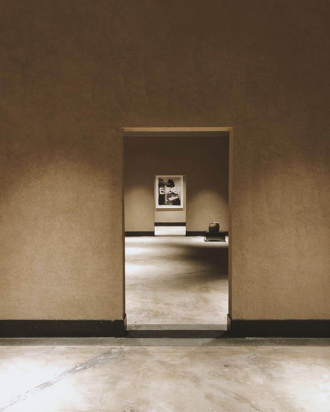 陣内勇人のインスタグラム：「. フランスの VAGUE Arlesに続き 今夏 @teruhiroyanagihara の新たなstudio VAGUE Kobe @vague_kobe が あのチャータードビルに。  ゾクゾクした。  そして色々と この空間ではじまることに わくわくしかない。  @teruhiroyanagiharastudio」