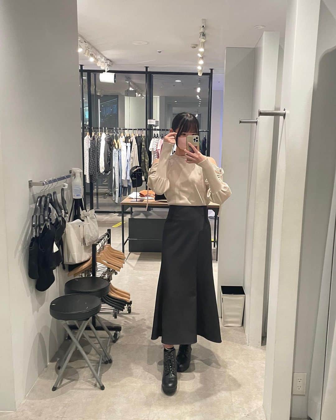 中野みやびのインスタグラム：「ちょー清楚系   #清楚系  #コーデ  #jillstuart  #jill  #jillbyjillstuart  #お洒落  #ファッション  #ファッションコーデ  #code  #ロングスカート  #skirt  #春  #中野みやび」