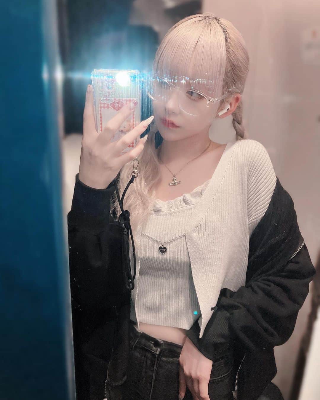 凸守すずのインスタグラム：「piumさんまじでずっと天才 このトップスお気に入りすぎる！」
