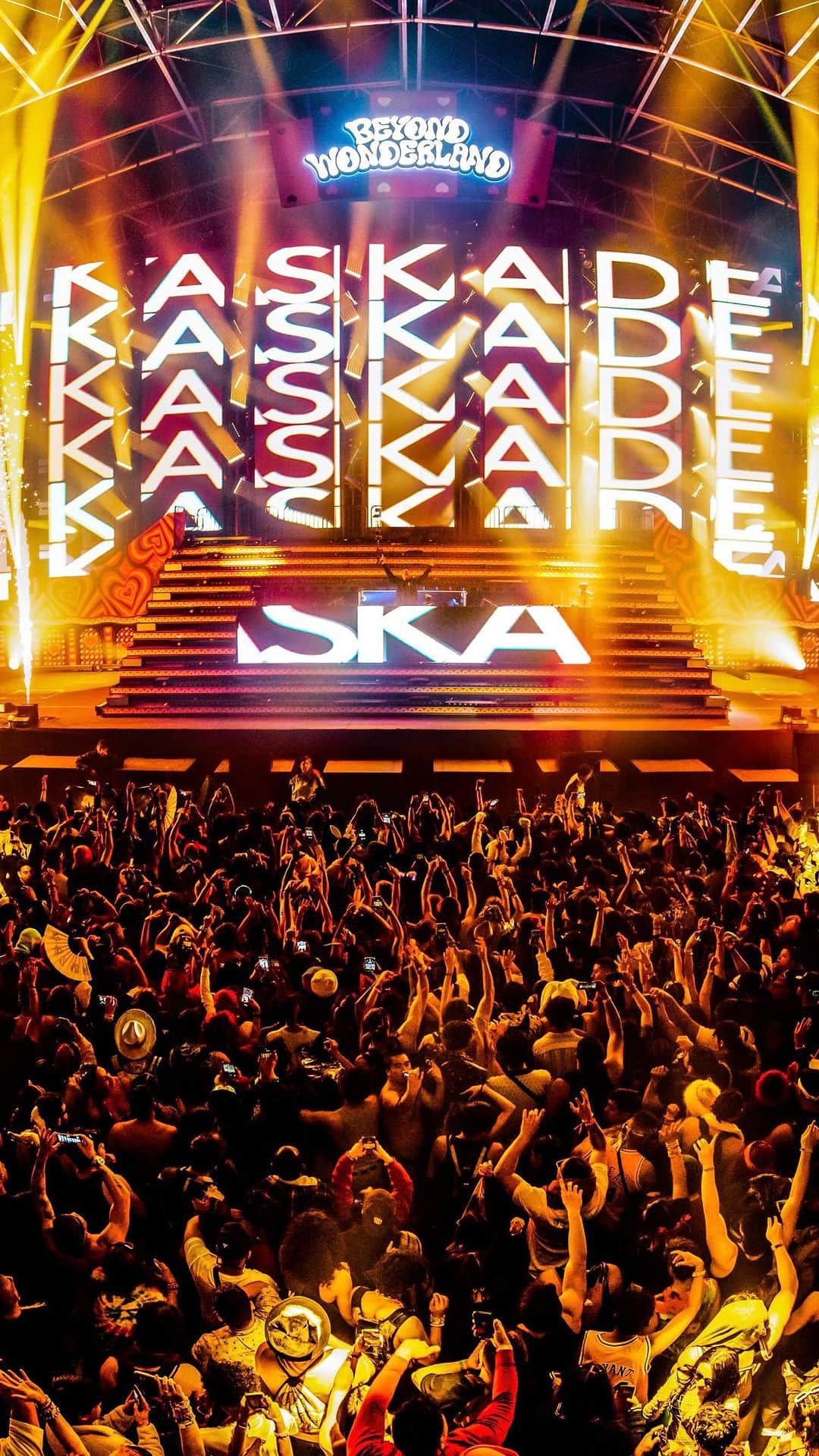 カスケイドのインスタグラム：「Pleased to have concluded the final conquest of #Beyond2023 at Queen’s Domain with @kaskade, and the many thousands of people that will remember this journey for all times sake.📚👑♦️♥️」