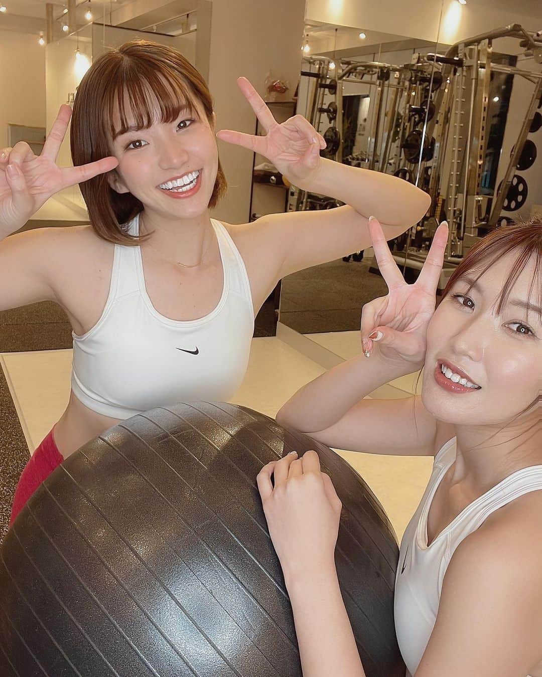 ほなみさんのインスタグラム写真 - (ほなみInstagram)「若いからまだ大丈夫… この歳から始めても遅い？  何かと理由を見つけたくなるもの☺️ 動いた人だけが得られる 運動がもたらす特権をぜひ♡  間違いなく、身体も心も プラスに動く🌈  いくつになっても大好きな人たちと 元気にいろんなとこを旅したい🦋  #福岡パーソナルトレーニング#福岡パーソナルトレーナー#福岡女性トレーナー#福岡パーソナルジム#天神パーソナルジム#大名パーソナルジム#赤坂パーソナルトレーニング#糸島パーソナルトレーナー#ダイエット#ヒップアップ#痩せたい#diet#workout#fitness#fitnessmodel#hipup#training #diet #hipup」3月26日 22時50分 - hona.miii