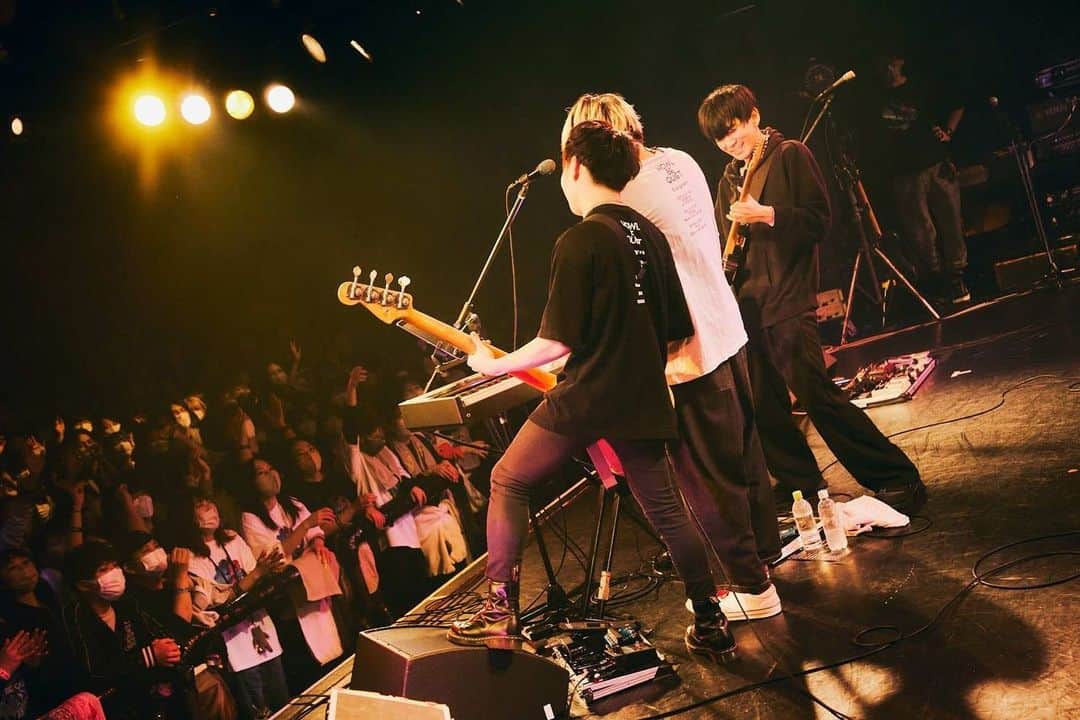 黒木健志さんのインスタグラム写真 - (黒木健志Instagram)「HOWL BE QUIET  LAST TOUR  「Evergreen」 閉幕  13年間ありがとう。」3月26日 22時58分 - kenshikuroki