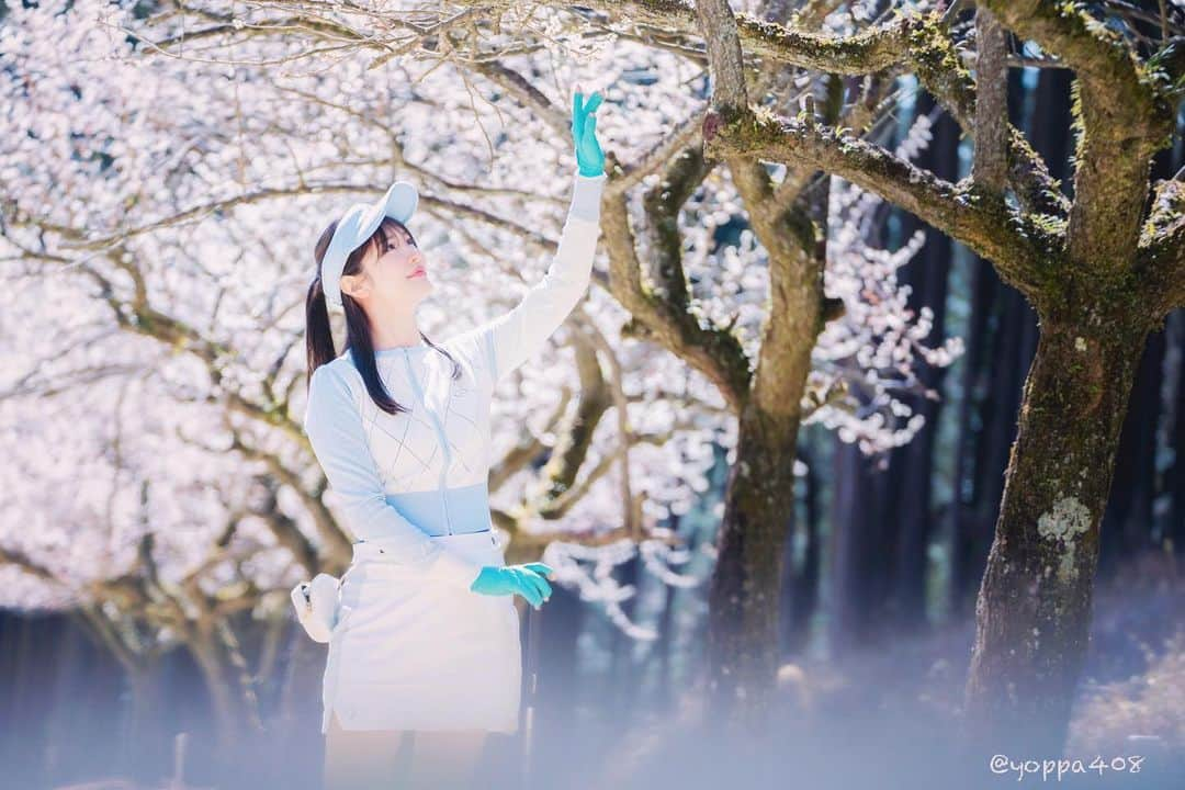 宇水遥佳さんのインスタグラム写真 - (宇水遥佳Instagram)「. 雨が続いてるけど桜が散りませんように🌸🙏 . よっぱさんいつも素敵な写真をありがとう✨ . place #アパリゾート栃木の森ゴルフコース  camera @yoppa408  wear @j.jane_japan  . . #ゴルフコーデ #ゴルフ女子  #jjane #春ゴルフ #ゴルフコンペ #アンバサダー #映えゴルフ #お花見ゴルフ」3月26日 23時15分 - haruka._.usui