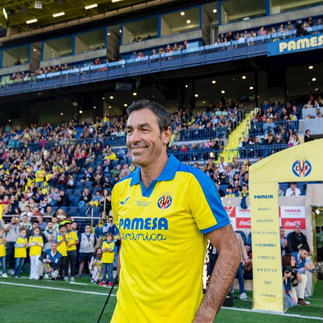 ロベール・ピレスのインスタグラム：「Gracias @villarrealcf por la invitación 🙏🟡  Un plaisir de rejouer dans ce stade pour les 100 ans du club 🤩  #CentenariGroguet」