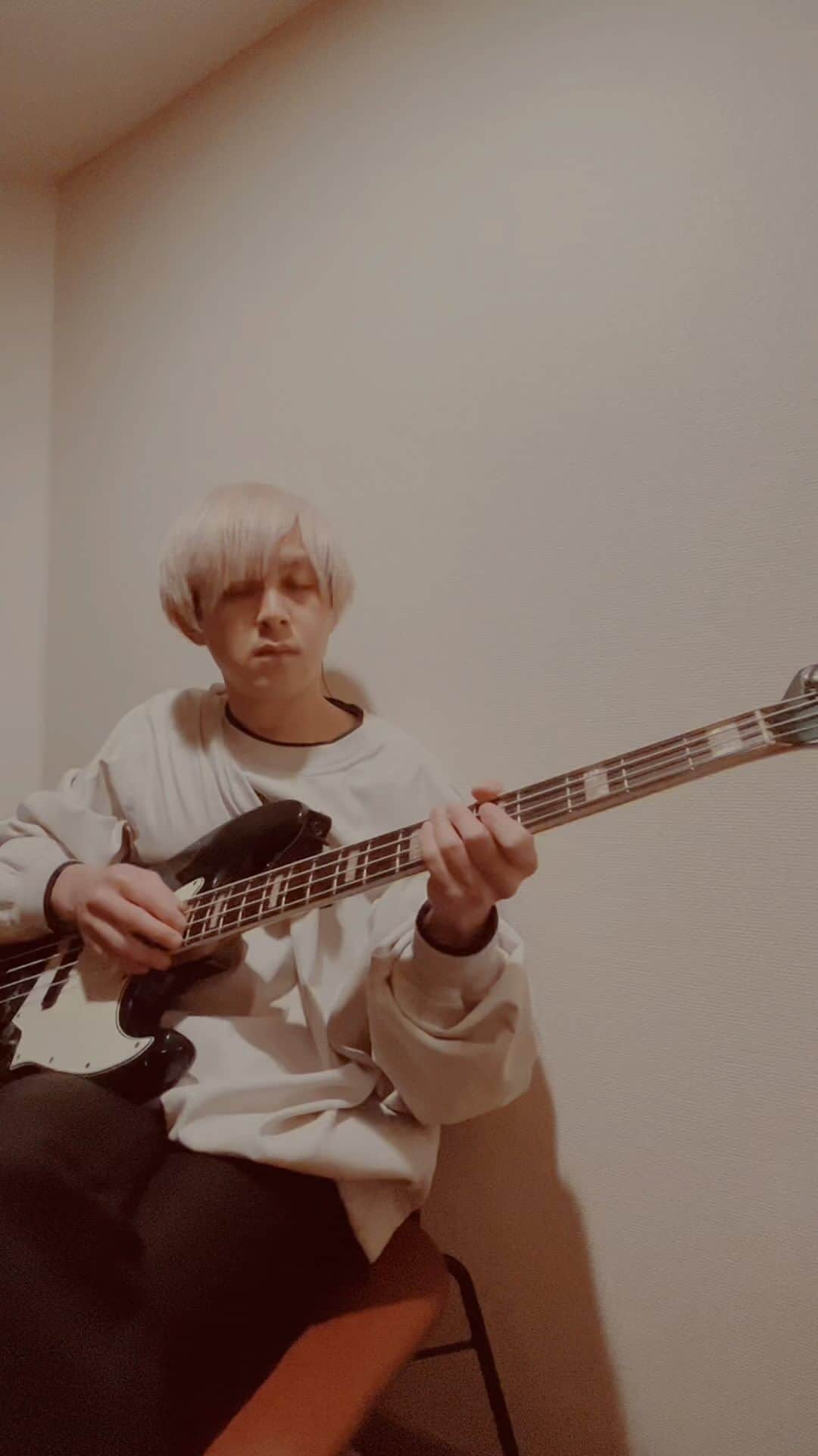 是永亮祐のインスタグラム：「この世の終わり系  #ベース #bass #bassist #bassplayer  #eventideh90 #eventide  #h90」