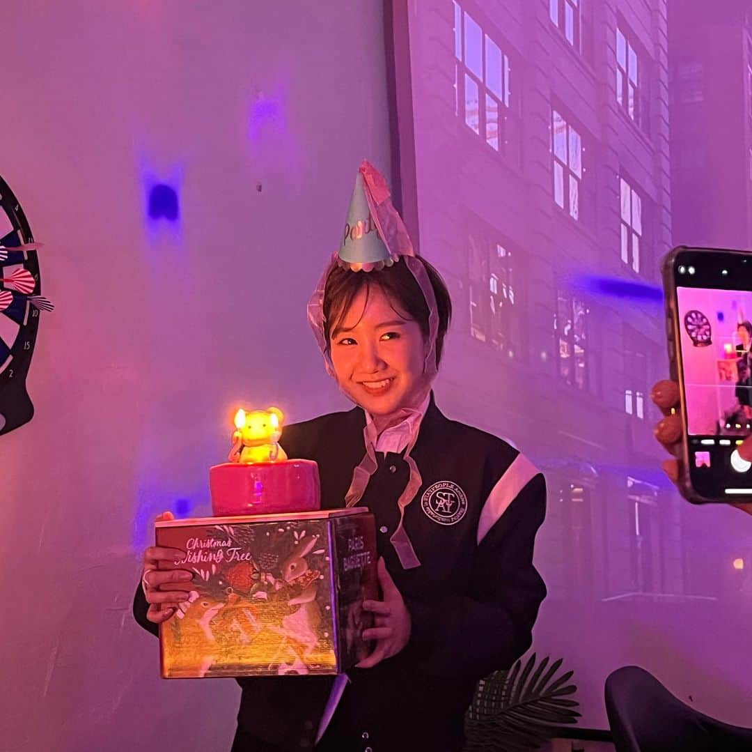 チン・ジヒのインスタグラム：「저의 생일을 축하해주신 모든 분들-! 정말 감사드립니다🎉💕 제가 부족한 점도 참 많은데 그럴때마다 아껴주고 보듬어주는 여러분들이 있기에  제가 무럭무럭 자라날 수 있는 것 같아요🐥 제가 더 잘할게요! 사랑합니다❤️」