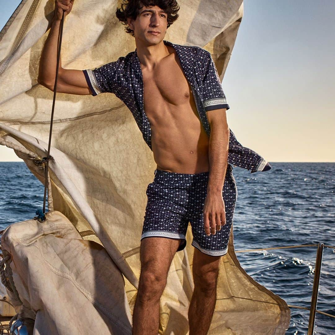 オールバーブラウンのインスタグラム：「Lose yourself in deep blue adventures.  Discover our bandana print in dark sapphire.   More about OB Spring '23 at orlebarbrown.com  #OBSpring23 #HolidayBetter #OrlebarBrown」