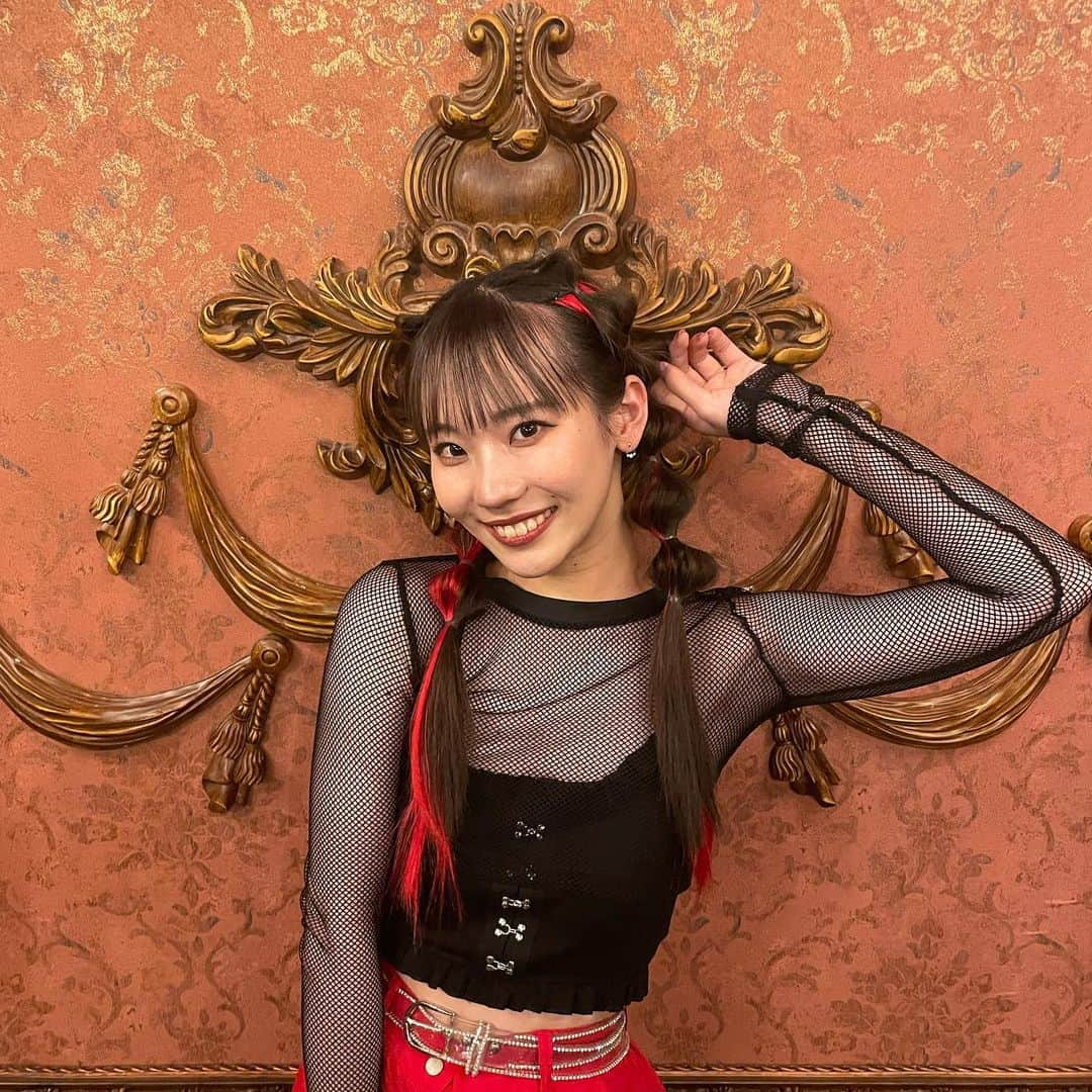 田中杏佳さんのインスタグラム写真 - (田中杏佳Instagram)「Mumeiちゃん アーティストデビュー曲 『堂々』  youtu.be/dPpP59hmQ4g MV如何でしたでしょうか？💭  むめいちゃんの魅力溢れる歌声と 心が沸き立つような素敵すぎる楽曲！  携わらせて頂けて本当に幸せです。 ありがとうございました！ ・ ・ Artist： @mumeix820  Producer： @yuuki_vocalop  Choreographer： @ondakazunori @halca_usagi  Dancer： @minami_1499 @akane_techibon @halca_usagi @kyoka_t_m_  ・ ・ #むめい#Mumei#mumeixxx  #MV#堂々#撮影#Dohdoh #Tiktok#Tiktoker  #むめいダンサーズ  #むめいちゃん#Mumeiちゃん #やっぱりここでも赤担当」3月26日 23時29分 - kyoka_t_m_